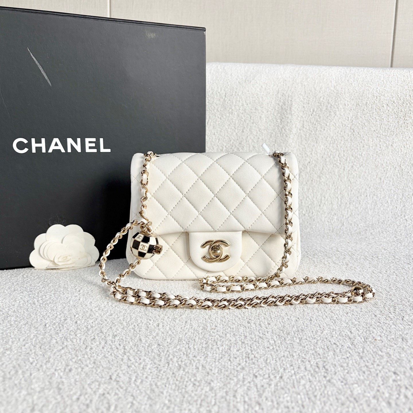 Chanel Pre-loved Bag Very good condition Size ONE SIZE - 1 Thumbnail