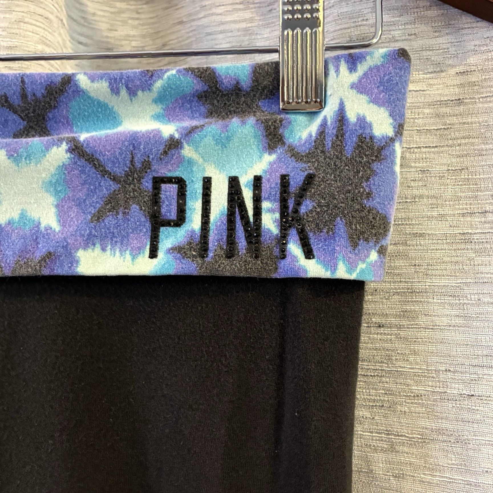 Victoria's Secret Victoria's Secret Fold Over Tie Dye Yoga Pants Cropped Size S Women Activewear Pants Tie Dye 28in 18in Black Cropped Yoga Athleisure Mens Womens Girls Size 28" / US 6 / IT 42 - 3 Thumbnail