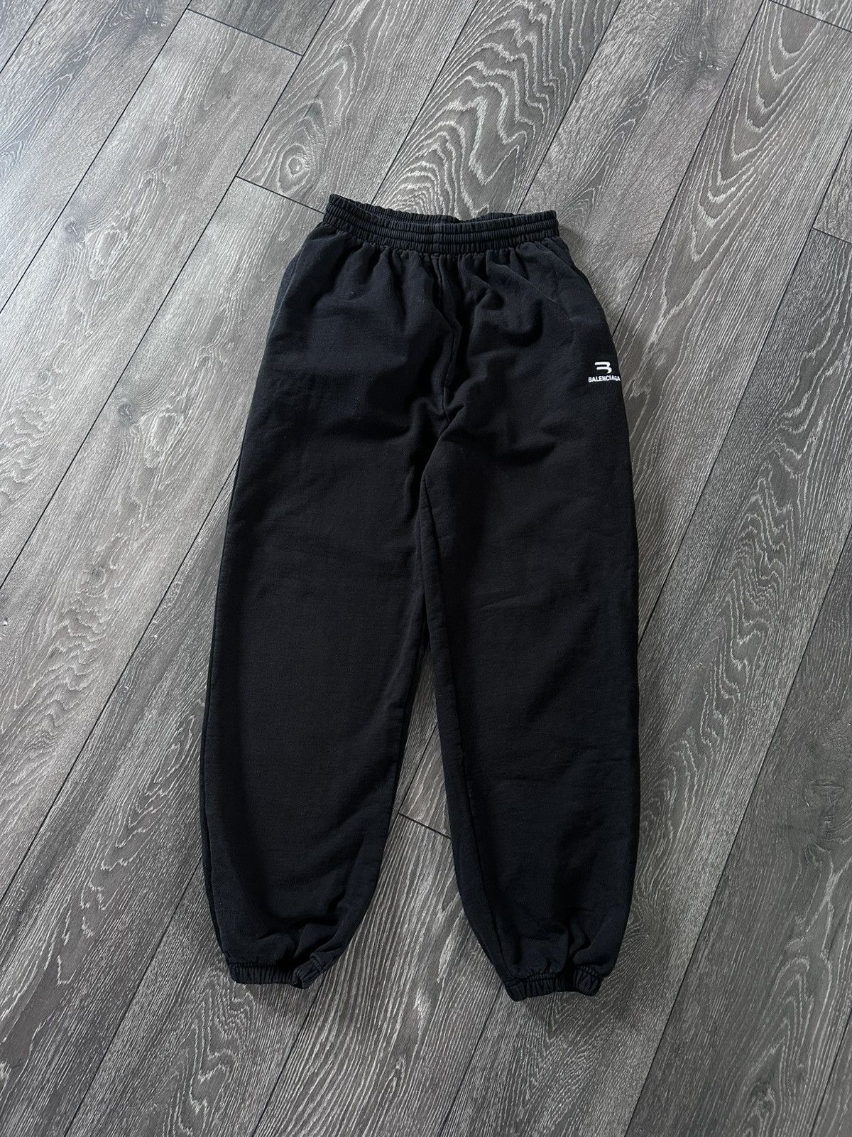 Balenciaga balenciaga sporty b sweatpants joggers black | Grailed