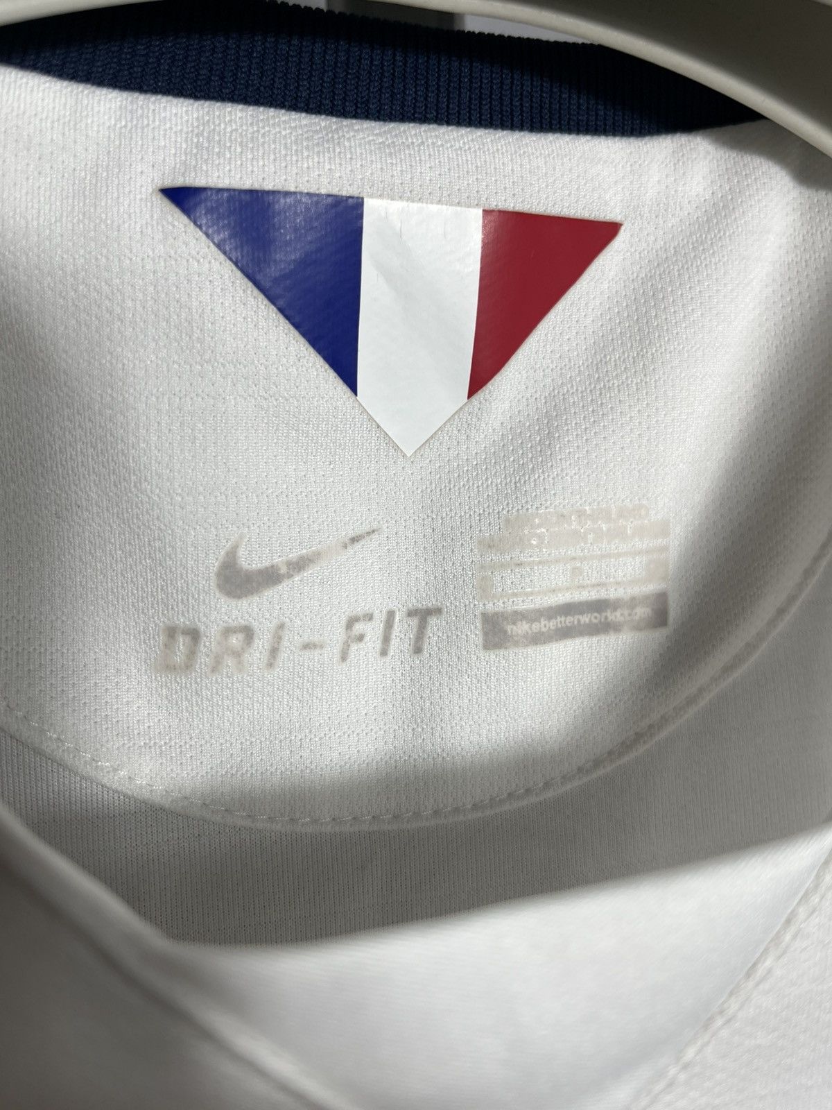 Nike FRANCE 2015 2016 Away Football Shirt Soccer Jersey Nike Size US S / EU 44-46 / 1 - 3 Thumbnail