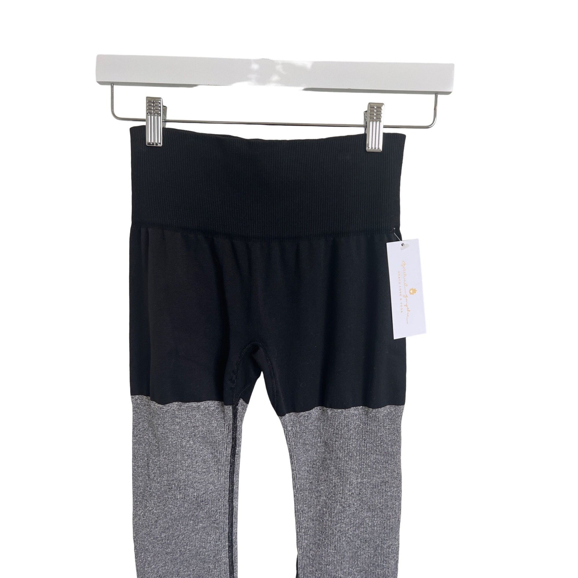 Spiritual Gangster Spiritual Gangster Contrast Grey & Black Ribbed Leggings Size 26" / US 2 / IT 38 - 3 Thumbnail
