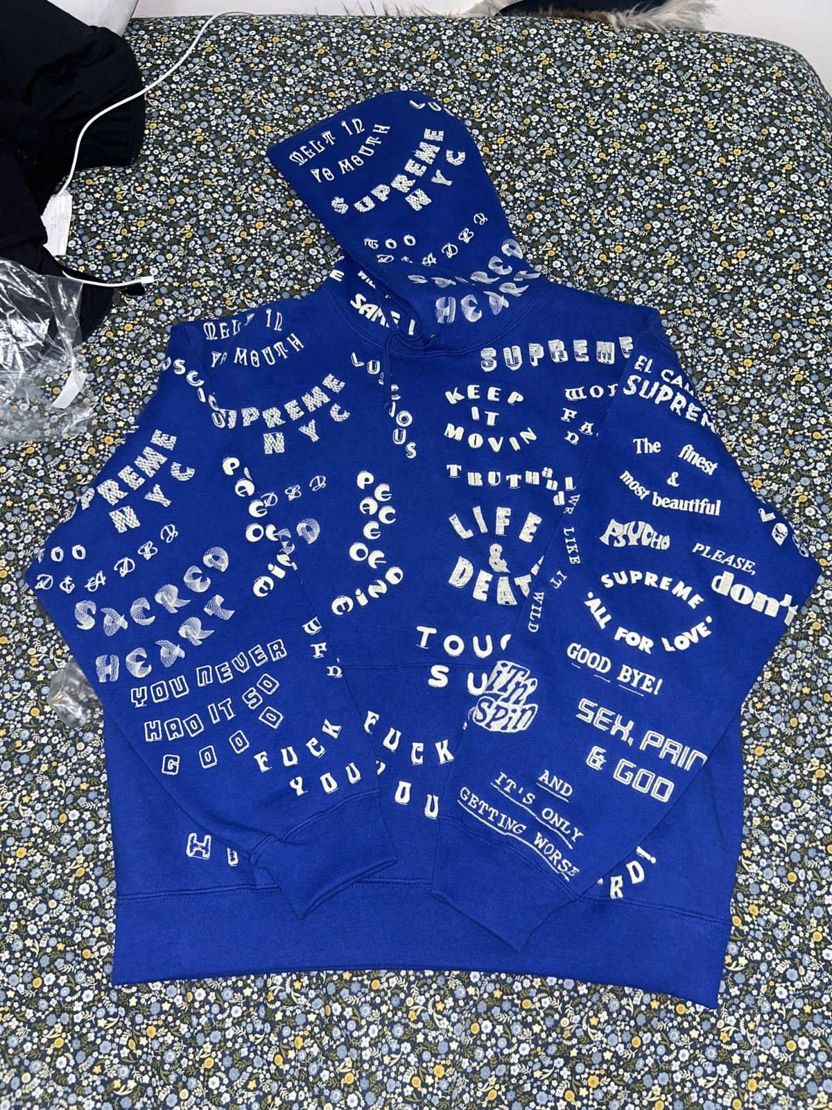 Supreme Supreme too deadly hooded sweatshirt glows in the dark Size US XL / EU 56 / 4 - 3 Thumbnail