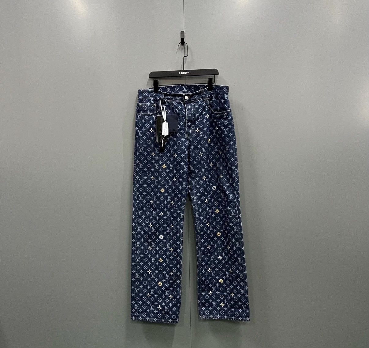 Louis Vuitton Louis Vuitton 2026 Spring Logo Allover Print Skate Pants J41 Size 24" / US 00 / IT 34 - 1 Thumbnail