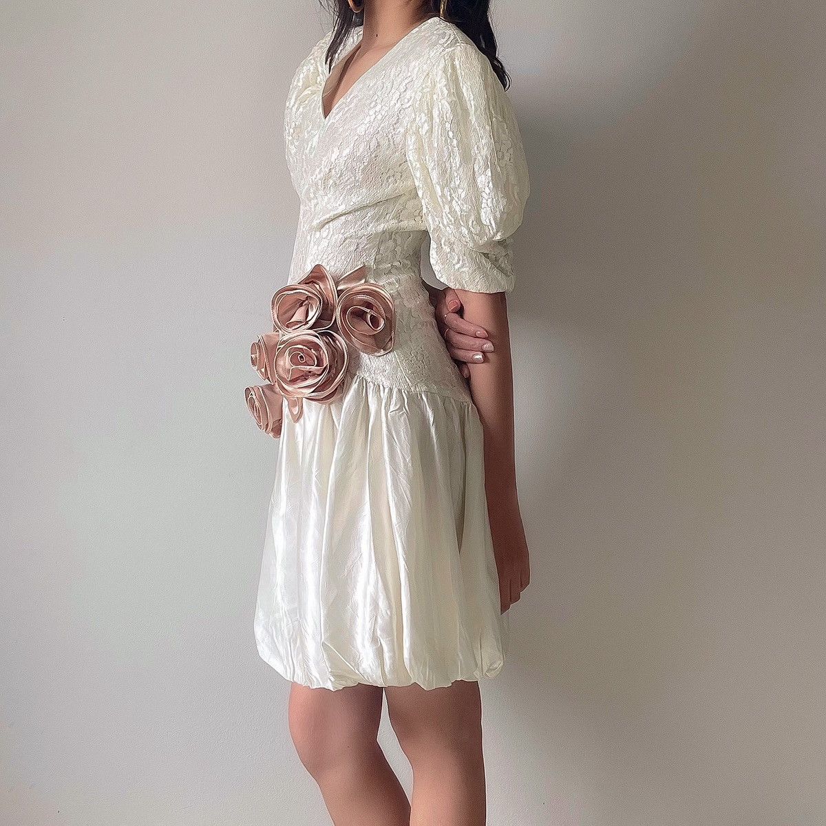Vintage Vintage 1980s Ivory Satin & Lace Puff Sleeve Dress (XS-S) Size S / US 4 / IT 40 - 3 Thumbnail