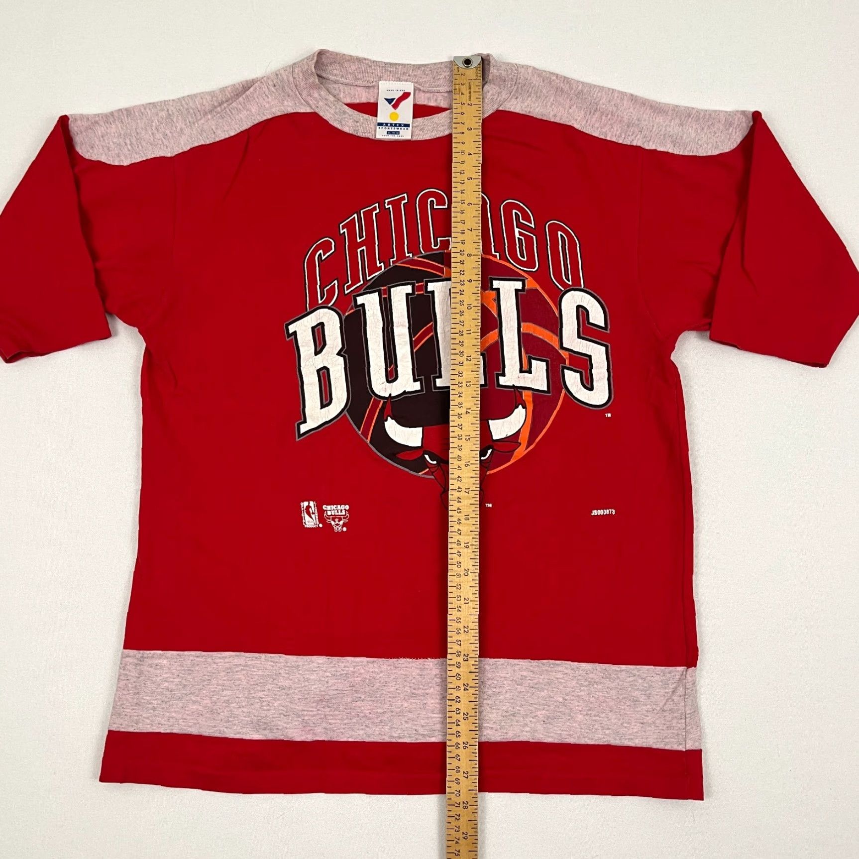 Vintage VTG 90s Chicago Bulls Graphic T-Shirt Mens M/L Retro Throwback USA Shirt Adult M Red Cotton Logo 3/4 Sleeve Crew Neck Sports 90s Mens Size US M / EU 48-50 / 2 - 5 Thumbnail