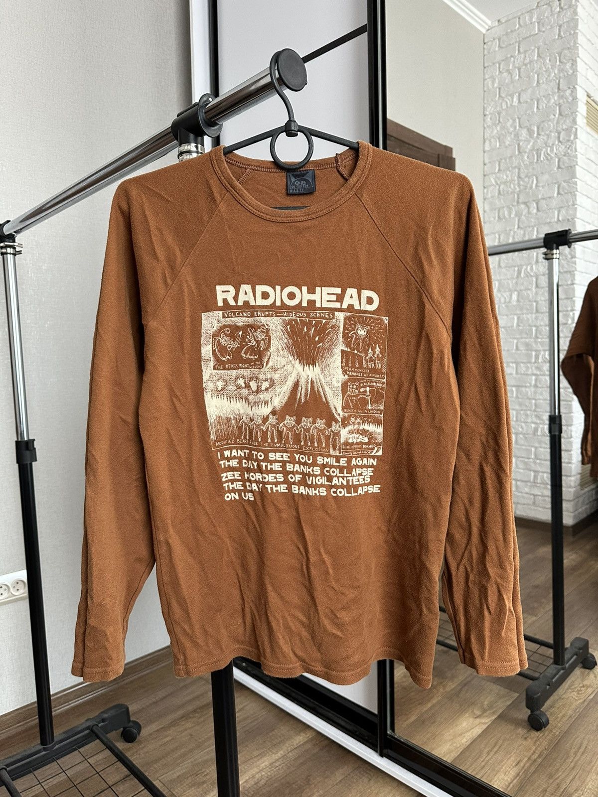 Band Tees 2000 Radiohead Volcano Erupts Vintage Band Long Sleeve Tee Size US S / EU 44-46 / 1 - 1 Thumbnail