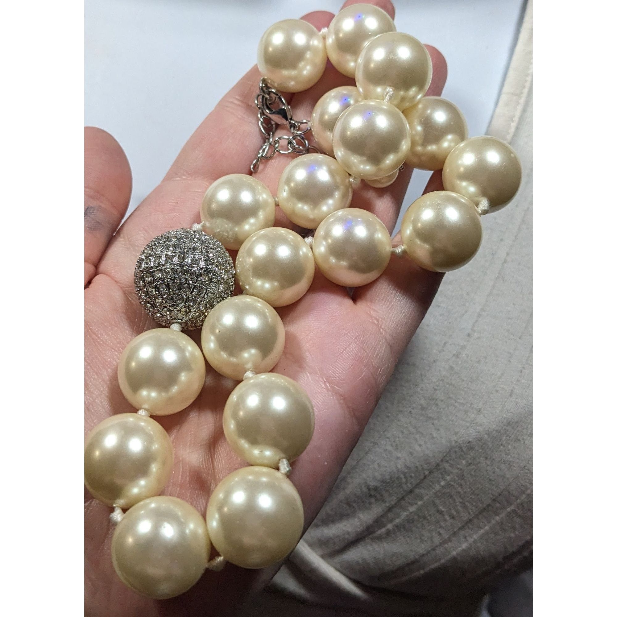 Other Vintage Glam Chunky Faux Pearl Necklace With Rhinestone Bead Size ONE SIZE - 3 Thumbnail