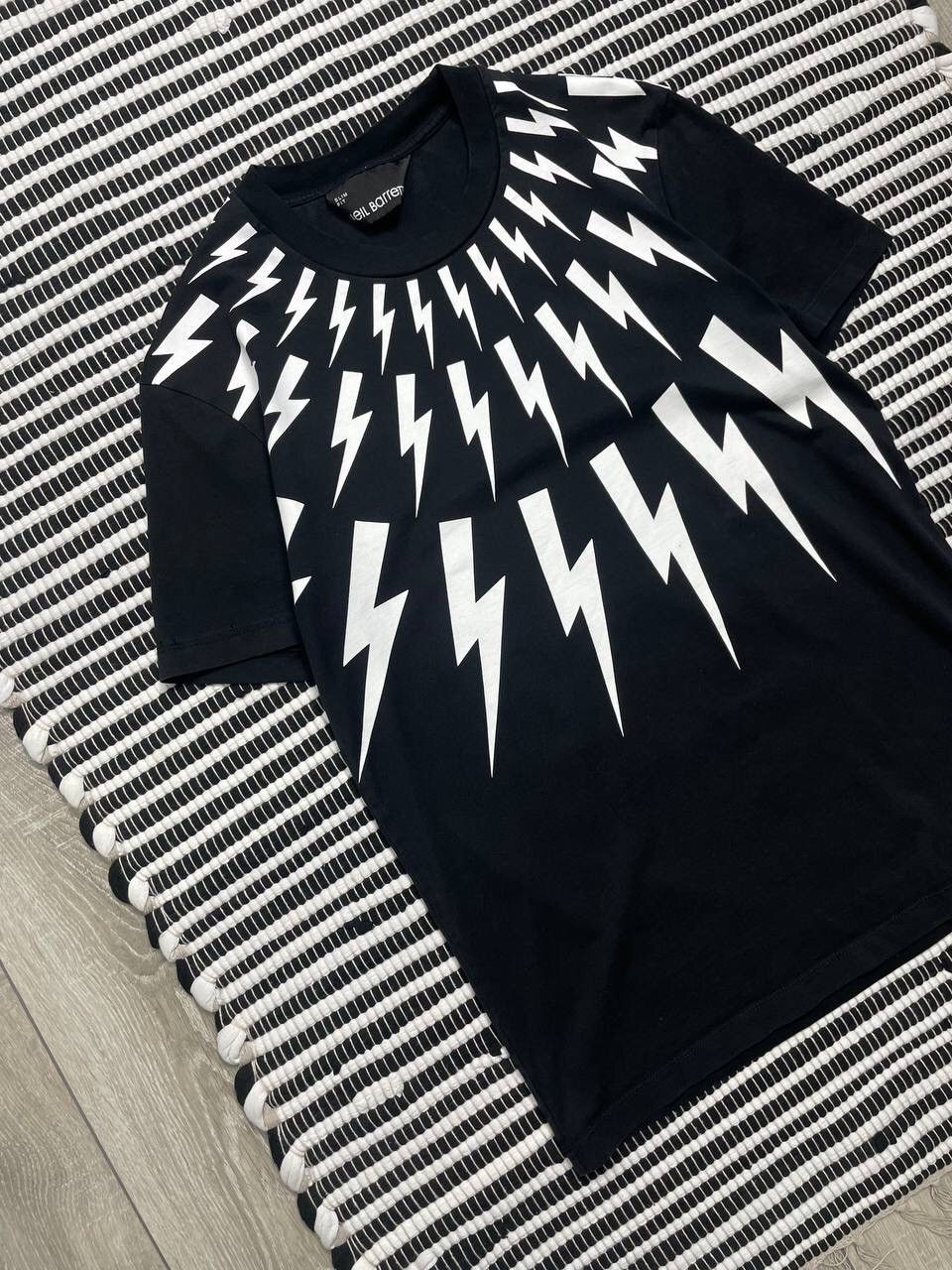 Designer × Japanese Brand × Neil Barrett Neil Barrett Slim Fit Lighting Logo Tee T-Shirt Y2K Size US XS / EU 42 / 0 - 2 Thumbnail