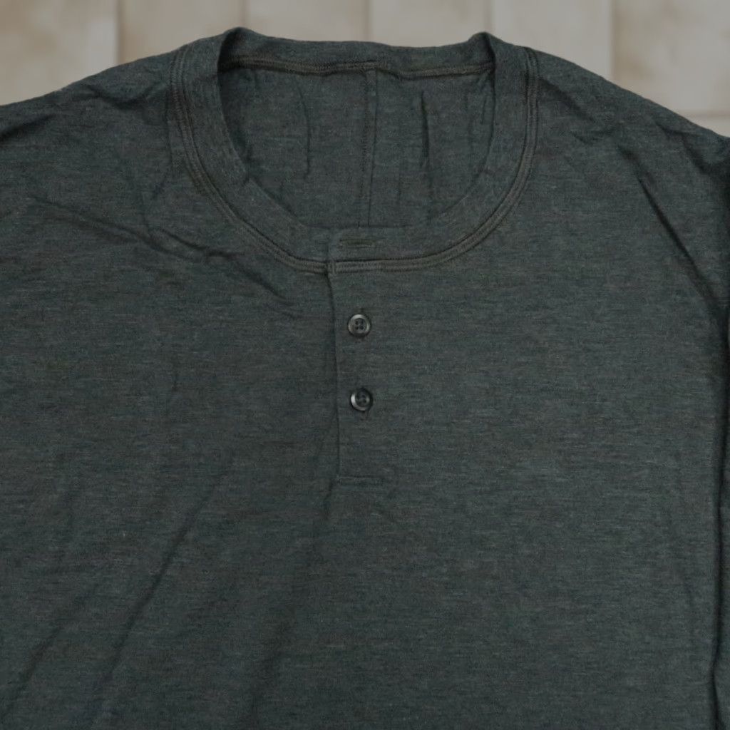 Lululemon Lululemon Shirt Men Large Gray Performance Long Sleeve Henley Lightweight Shirt Mens L Gray All Seasons Breathable Lightweight 2000s? Size US L / EU 52-54 / 3 - 1 Thumbnail