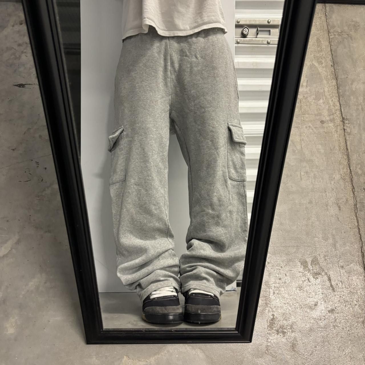 Vintage Crazy Vintage Y2K/2000s Baggy Light Grey Cargo Essential Sweatpants! Size L Size US 34 / EU 50 - 1 Thumbnail