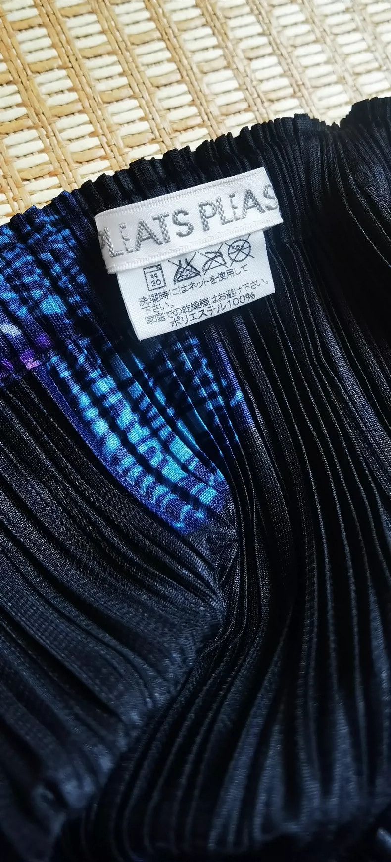 Pleats Please Issey Miyake Issey Miyake size:3 Black carp skirt Size 42" / US 20 - 3 Thumbnail