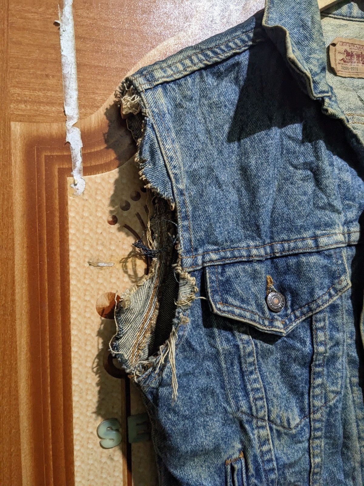Levi's DAMAGED LEVIS SLEEVELESS JACKET SIZE 38 Size US S / EU 44-46 / 1 - 7 Thumbnail