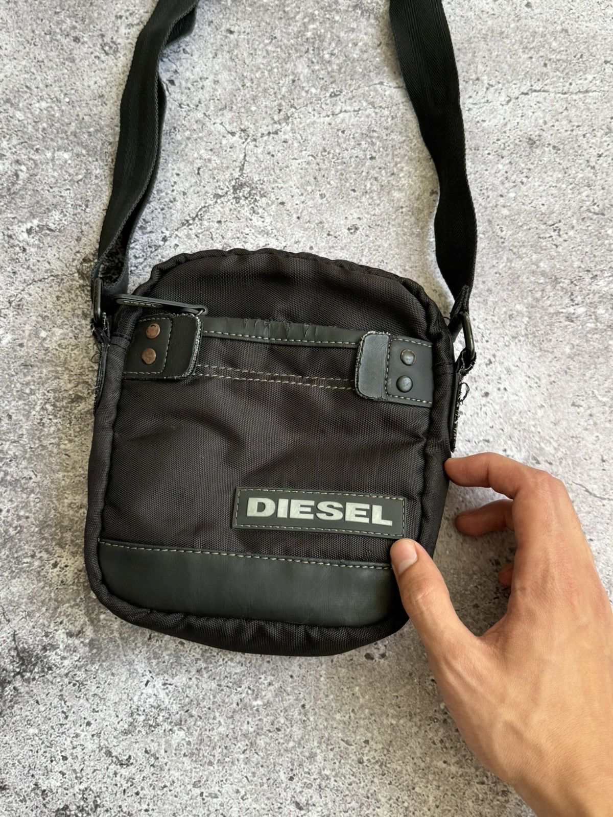 Diesel × Vintage Vintage Diesel distressed Y2K crossbody messenger bag Size ONE SIZE - 4 Thumbnail