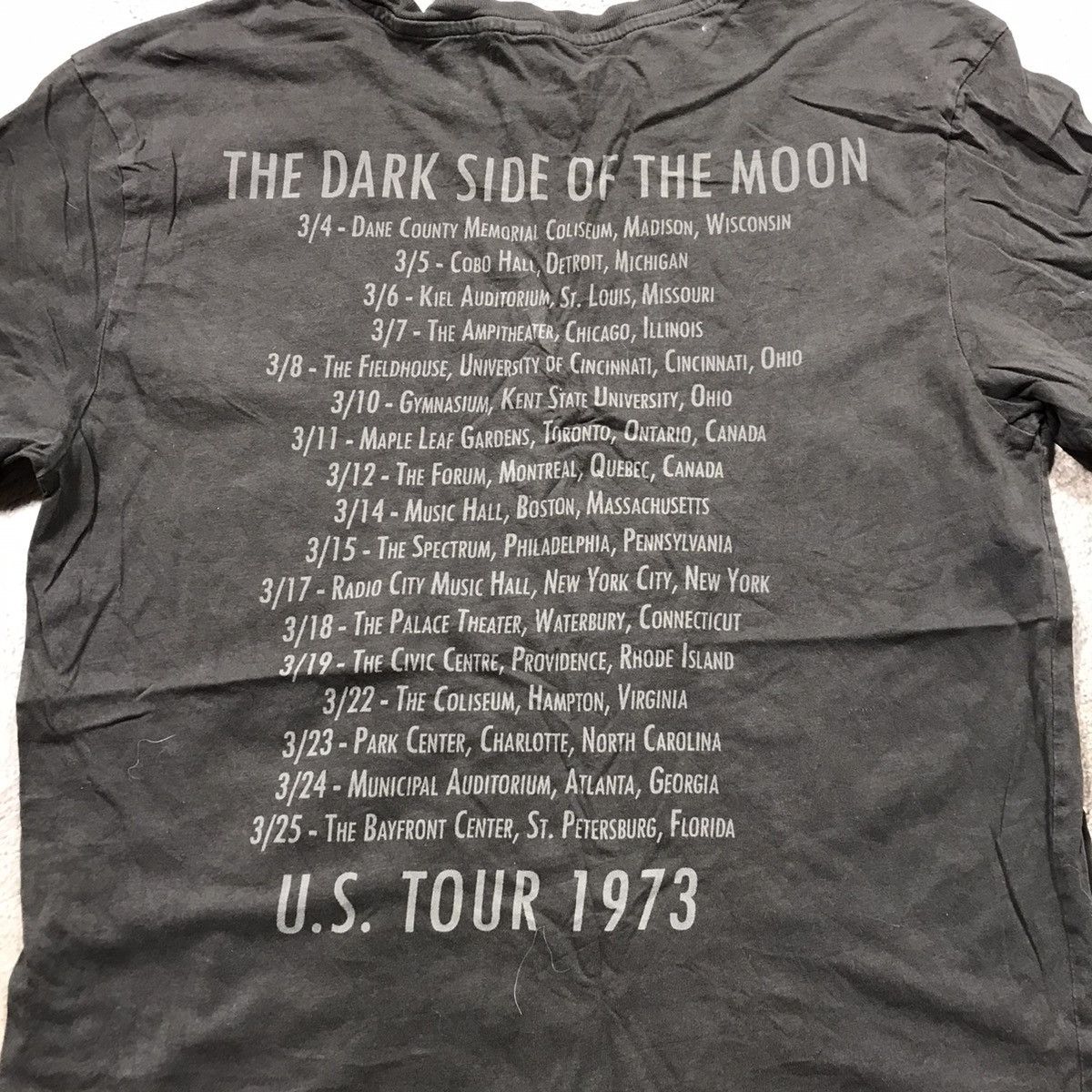 Vintage Vintage 90s Pink Floyd Sun Faded Band Tee Grunge Tapered L Size US L / EU 52-54 / 3 - 5 Thumbnail