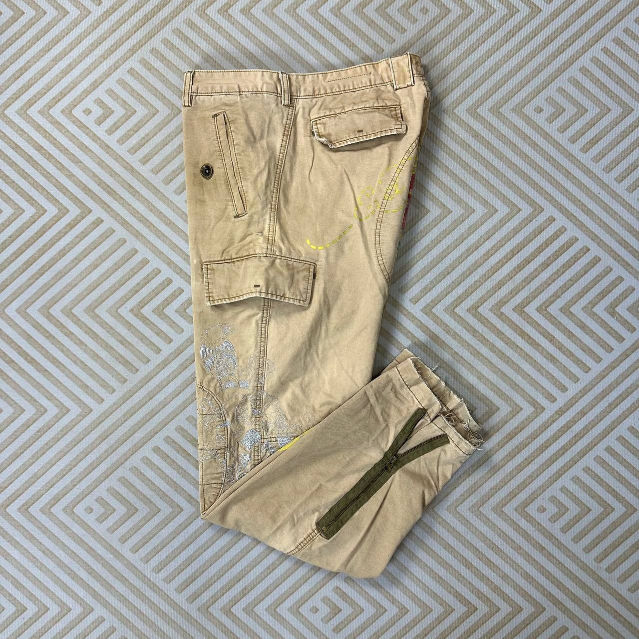 Ed Hardy × Japanese Brand Ed Hardy 6 pocket Cargo Outdoor (waist 36-37) Size US 37 - 2 Thumbnail