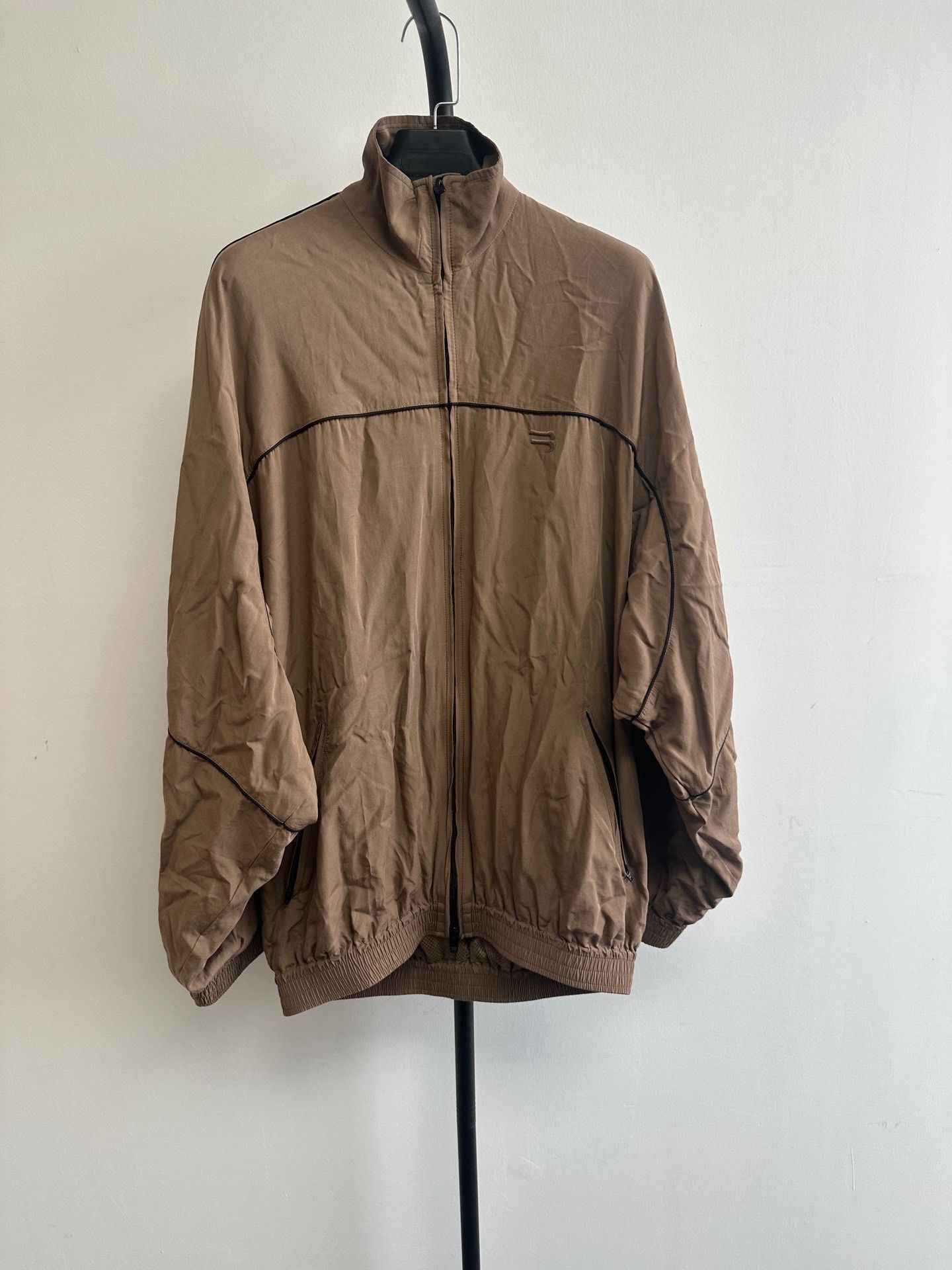 Balenciaga Balenciaga Embroidered Brown Light Jacket xl Men Size US XL / EU 56 / 4 - 1 Thumbnail