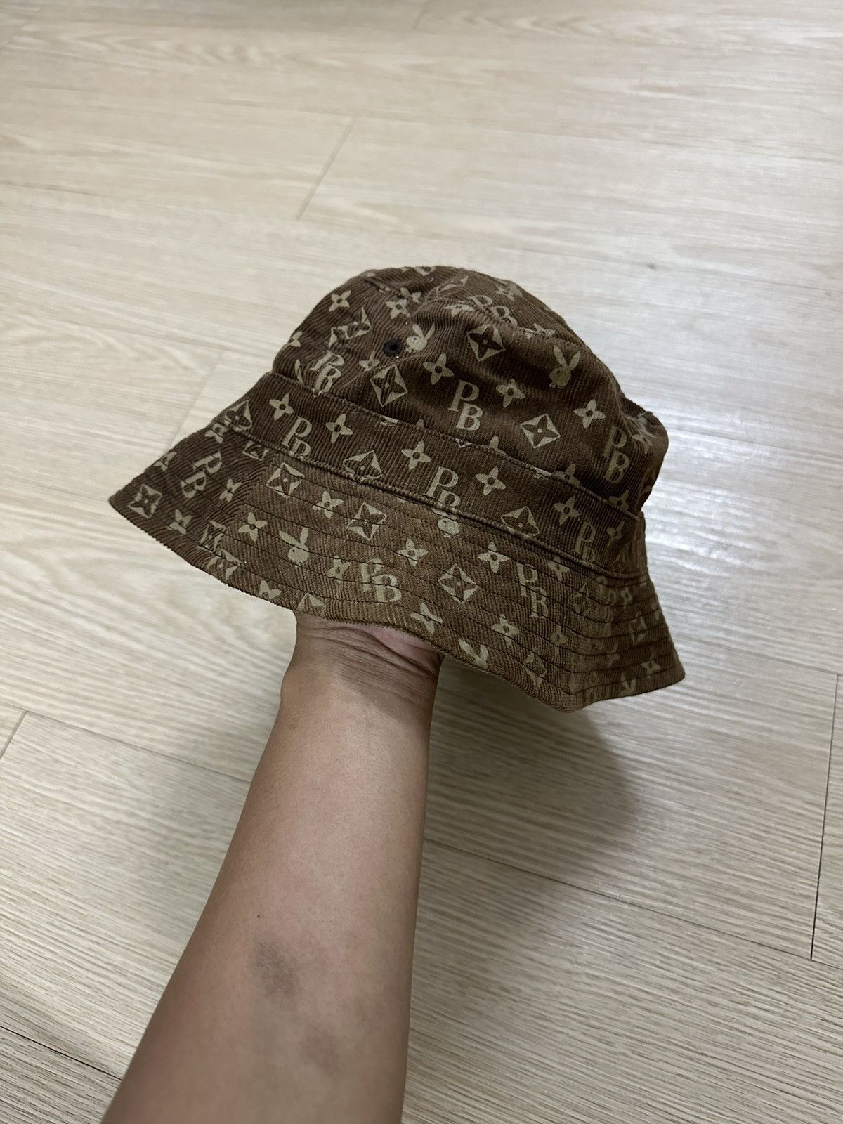 Beauty Beast × Playboy Playboy Parody Louis Vuitton Monogram Corduroy Bucket Hat Size ONE SIZE - 2 Thumbnail