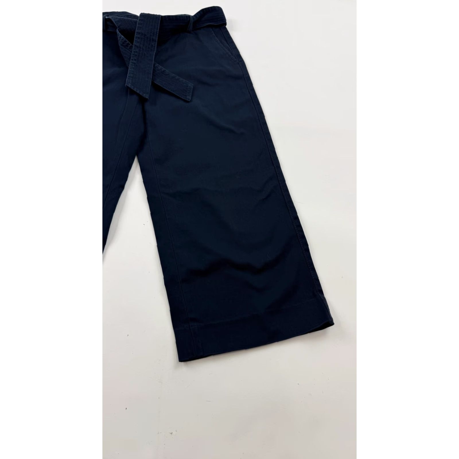 Banana Republic Banana Republic Pants Women Cropped Wide-Leg Culottes Belted Navy 2 Regular Inseam 23.5in Stretch Twill Pocketed Mens? Size 26" / US 2 / IT 38 - 2 Thumbnail
