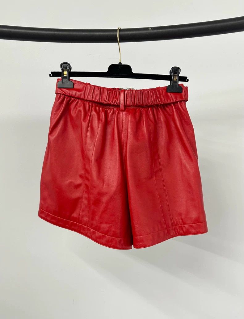 Chanel Chanel Red sheepskin shorts Size 24" / US 00 / IT 34 - 2 Thumbnail