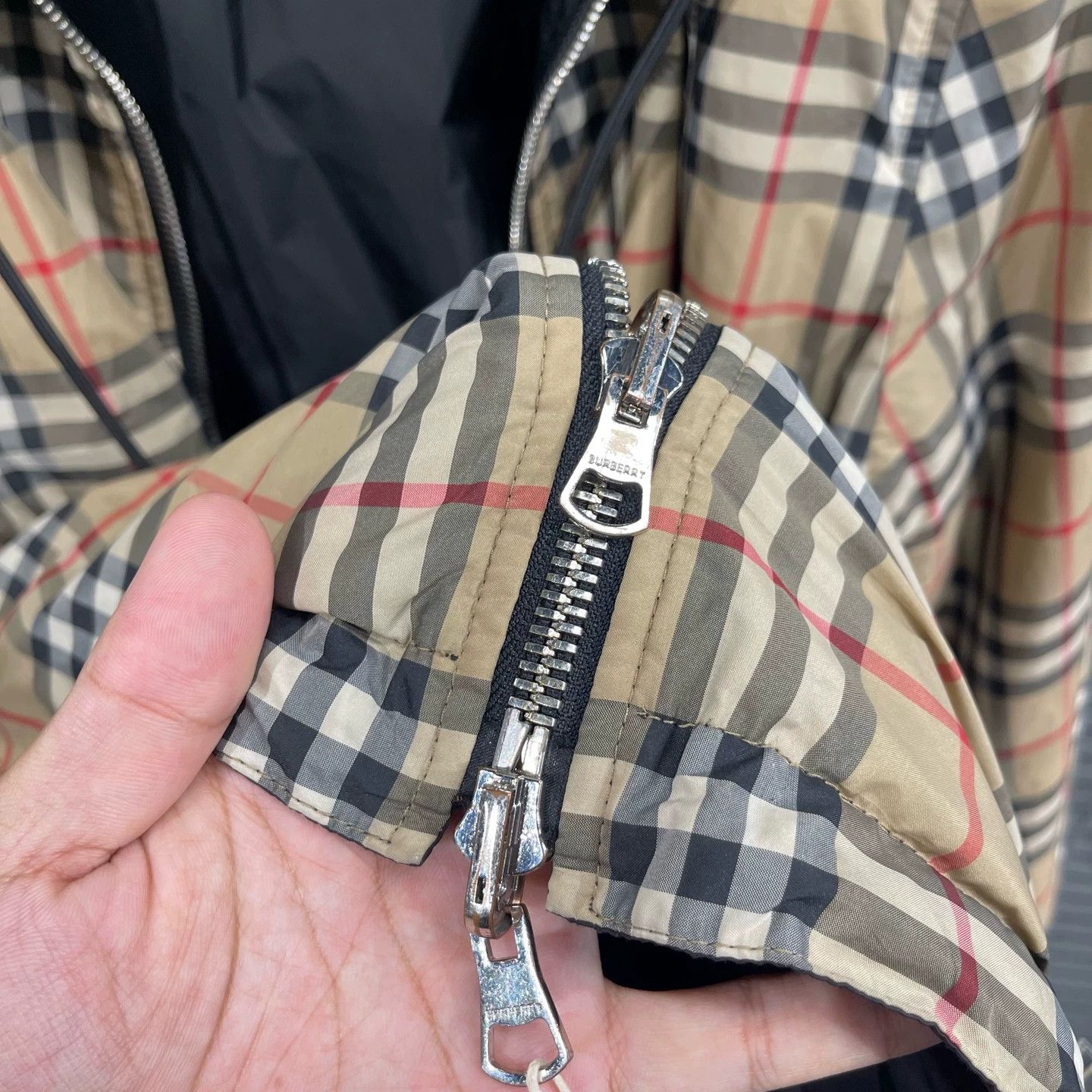 Burberry Burberry Classic Check Double-Faced Hooded Jacket L 95New Size US L / EU 52-54 / 3 - 7 Thumbnail