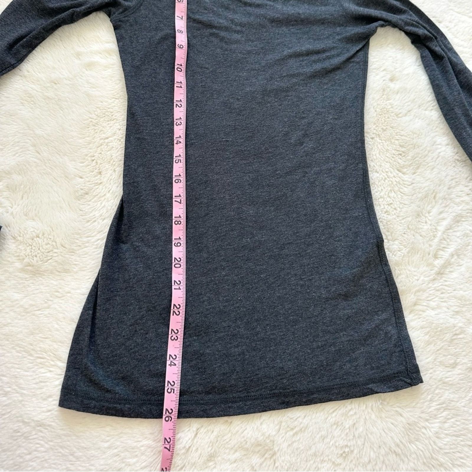 Vince women turtleneck top size XS