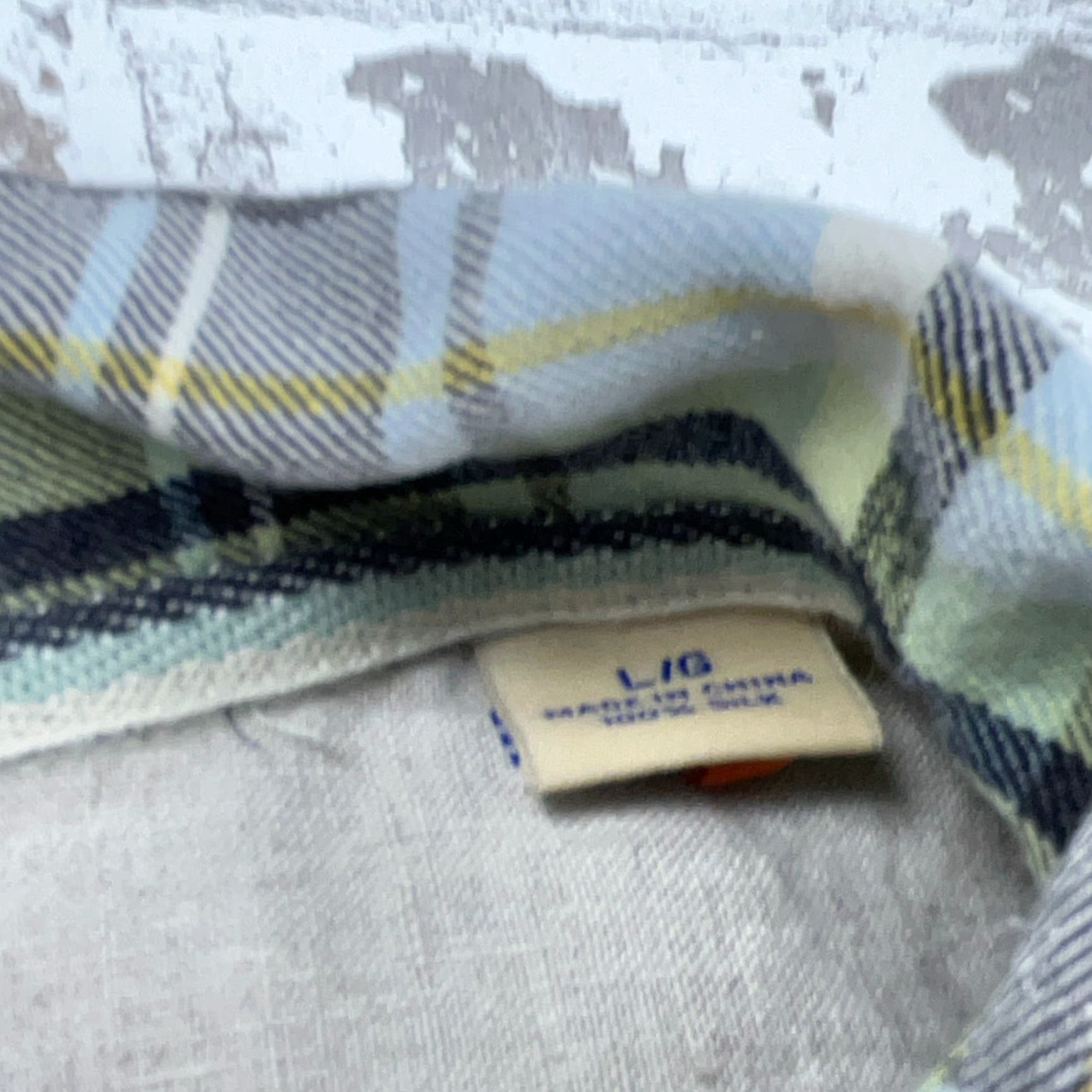 Tommy Bahama Tommy Bahama Shirt Men Large Blue Plaid Silk Button-Up Camp Casual Beach Classic Fashion Shirt Mens Regular Size US L / EU 52-54 / 3 - 5 Thumbnail