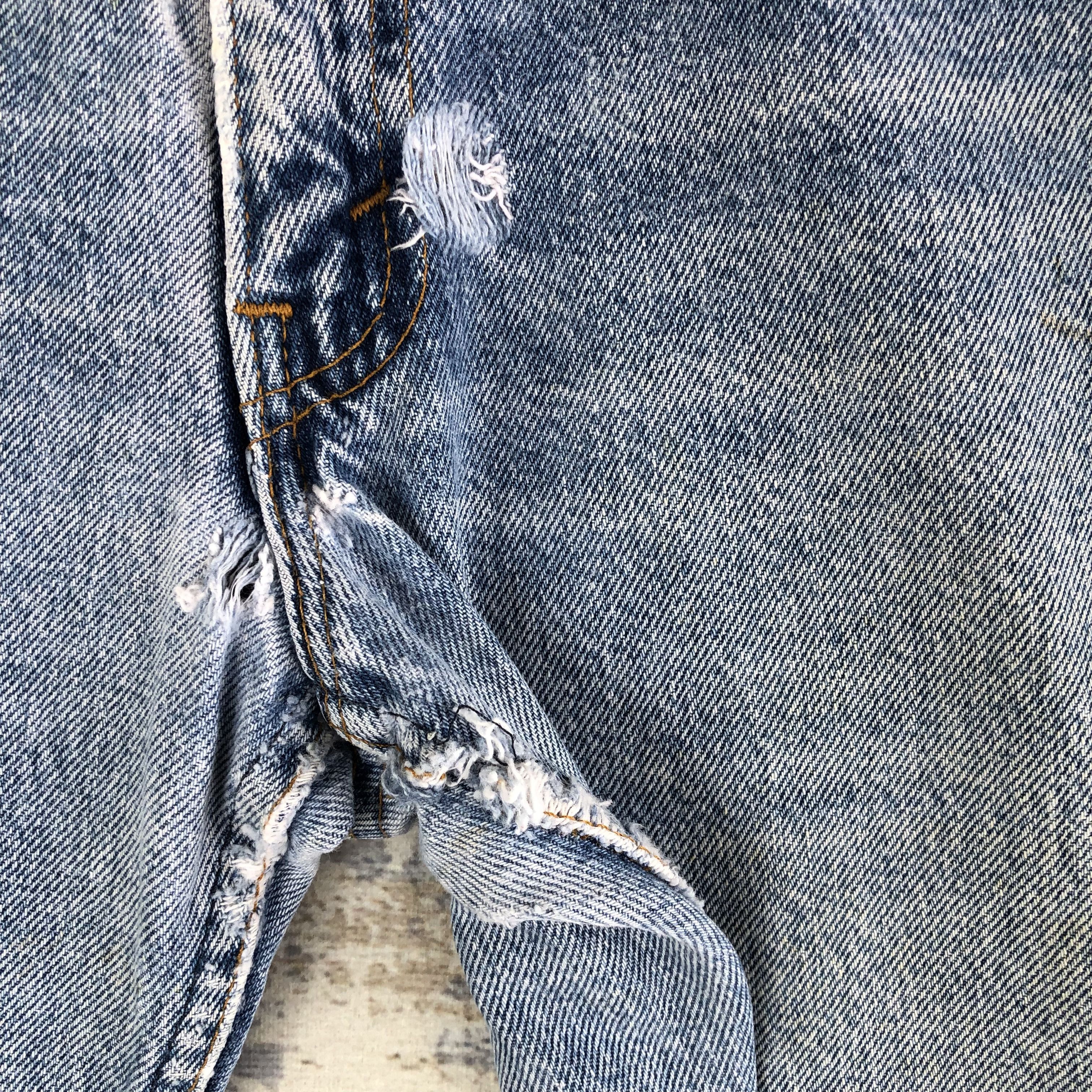 Levi's Vintage Levis Light Wash Jeans Levi's 505 Distressed Denim Size 28" / US 6 / IT 42 - 5 Thumbnail