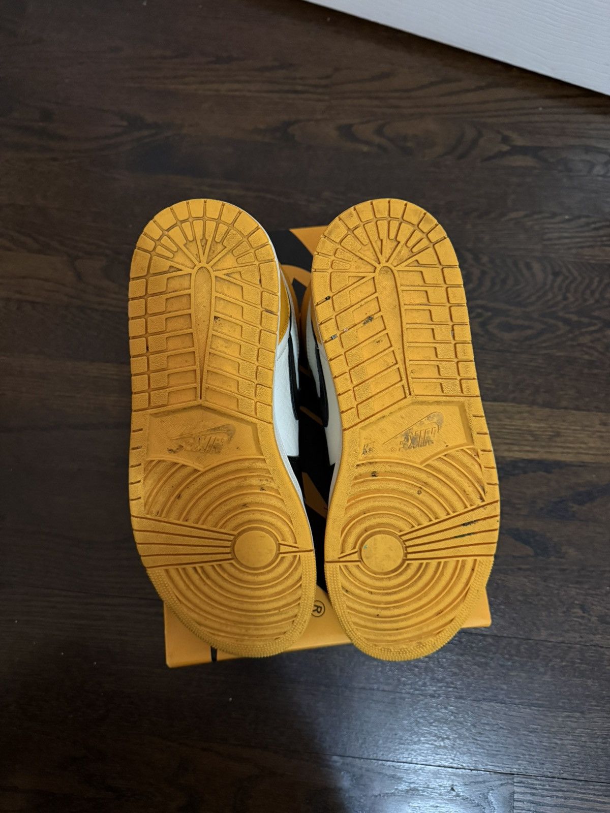 Jordan Brand Jordan 1 high taxi Size US 11 / EU 44 - 5 Thumbnail