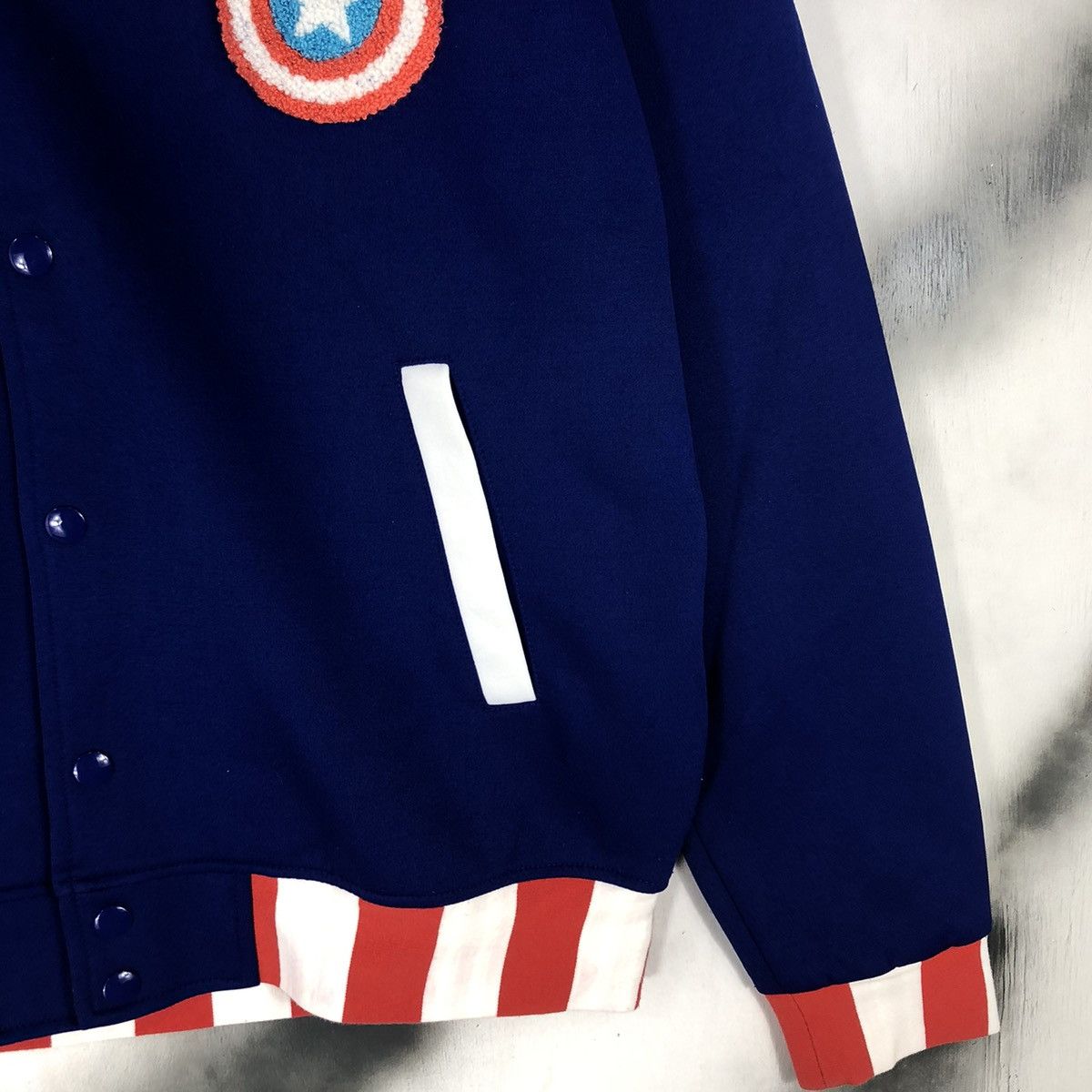 Marvel Comics Captain America Varsity All over Print Marvel Comic Size US L / EU 52-54 / 3 - 3 Thumbnail