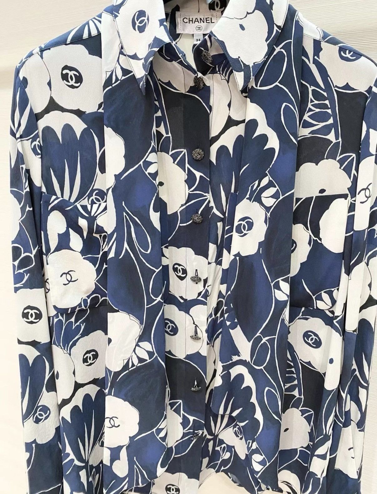 Chanel Chanel Printed Silk Blouse with Tie Straps J33 Size XXS / US 00 / IT 34 - 5 Thumbnail