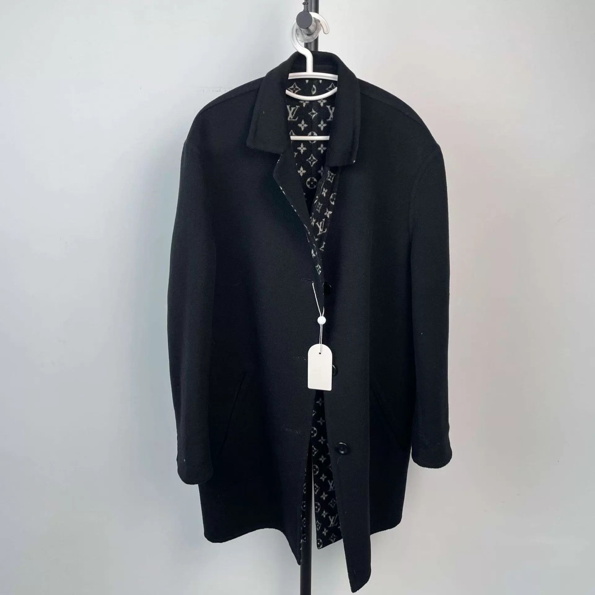 Louis Vuitton 98 new LV cashmere coat 40 black Size M / US 6-8 / IT 42-44 - 2 Thumbnail