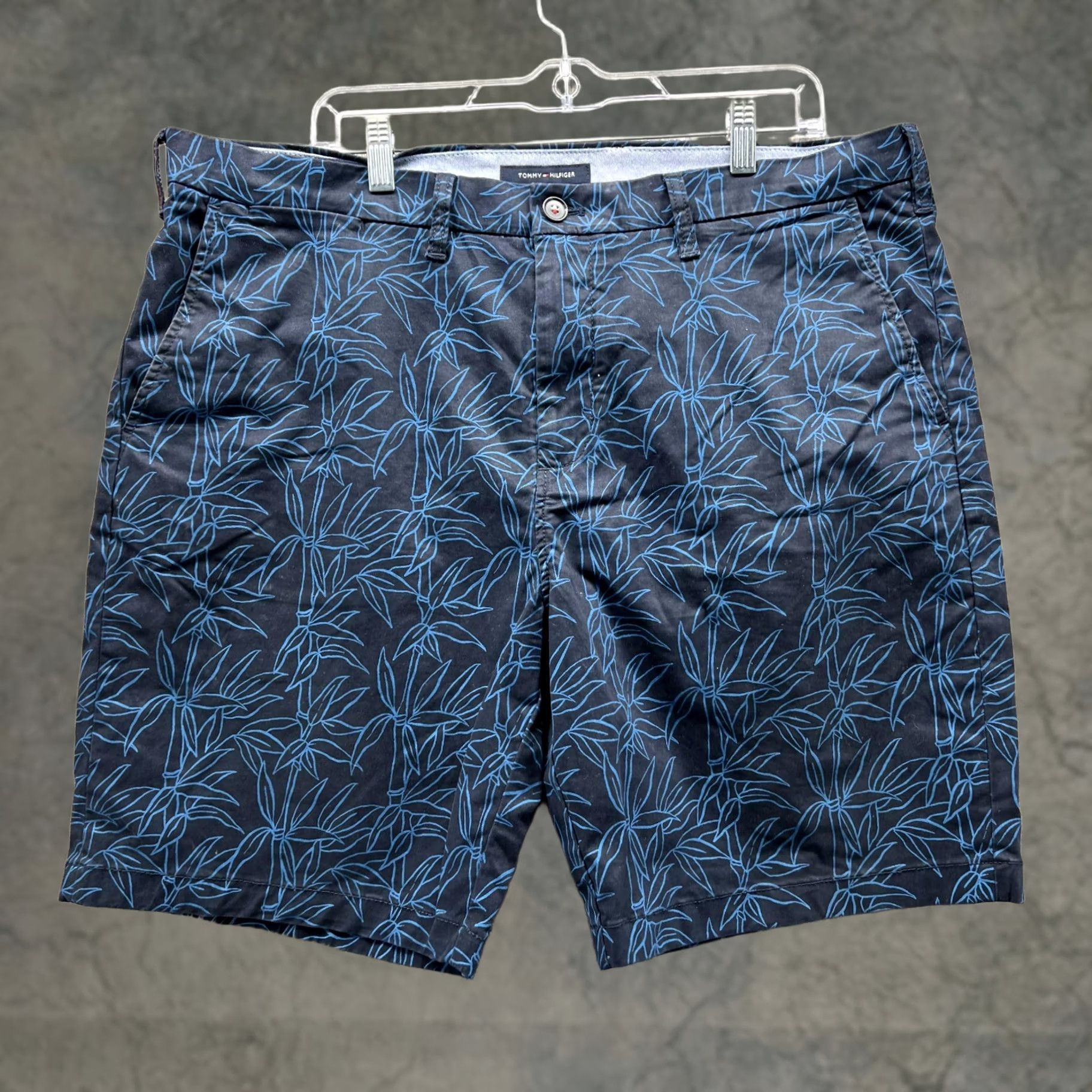 Tommy Hilfiger Tommy Hilfiger Shorts Men 38 Adult Blue Navy Chino Flat Front Casual Size US 38 / EU 54 - 1 Thumbnail