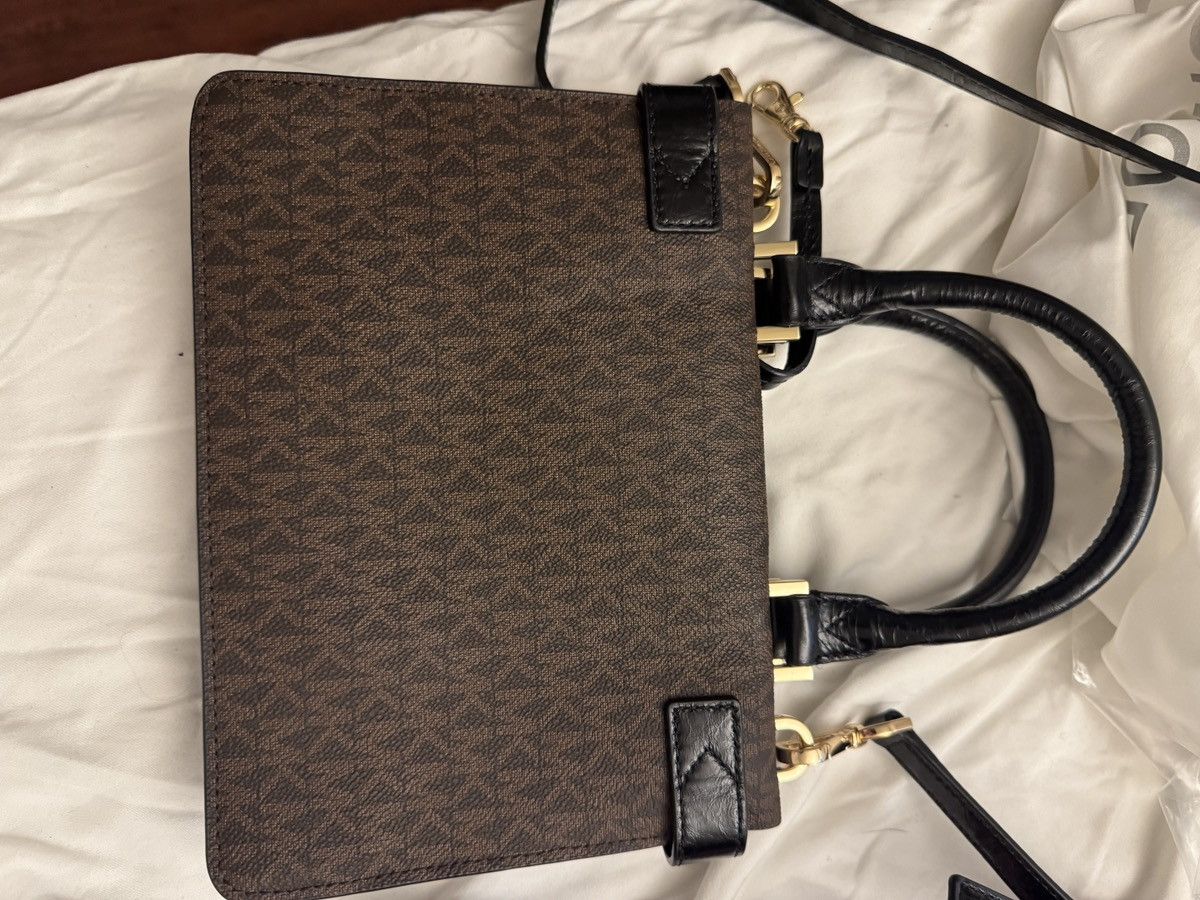 Michael Kors Tatiana Mini Logo and Patent Leather Satche Size ONE SIZE - 2 Thumbnail