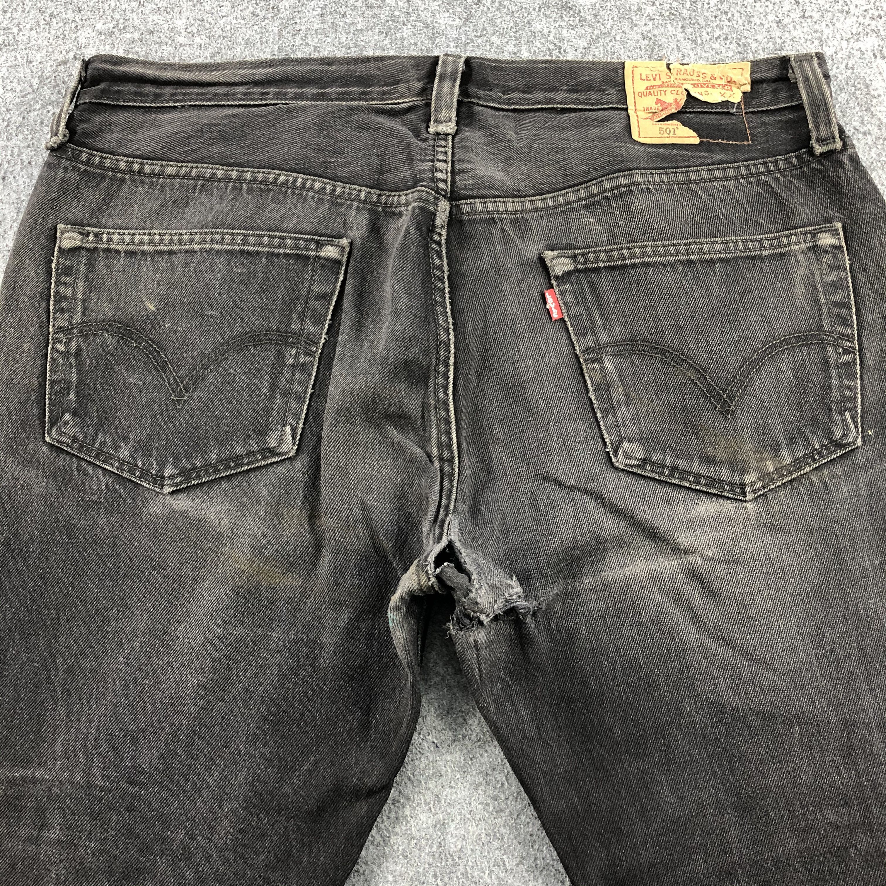 Vintage Ripped Levis 501 Jeans-J1388