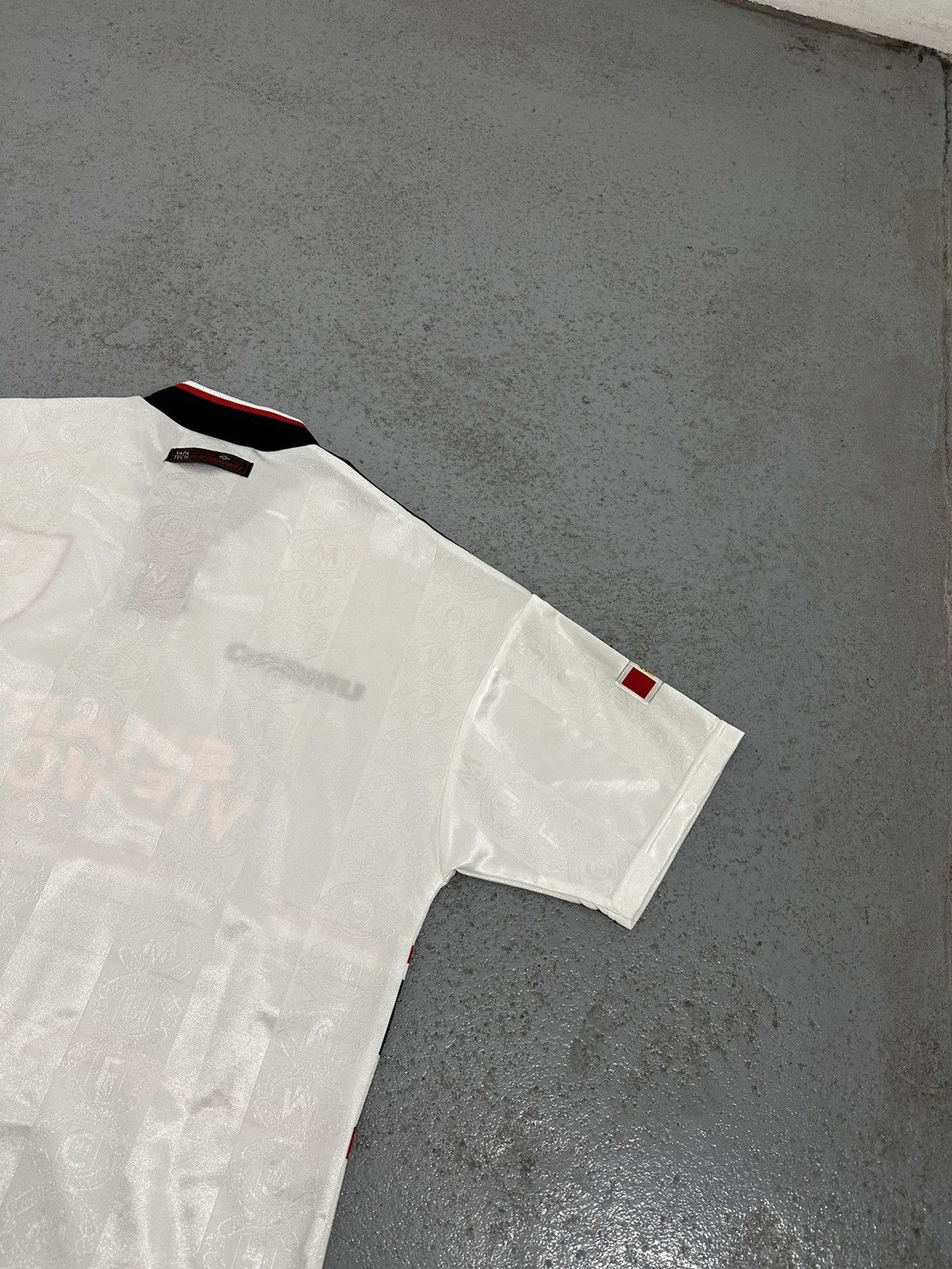 Umbro Vintage 1997/99 Umbro Manchester United Away Soccer Jersey Size US L / EU 52-54 / 3 - 14 Thumbnail