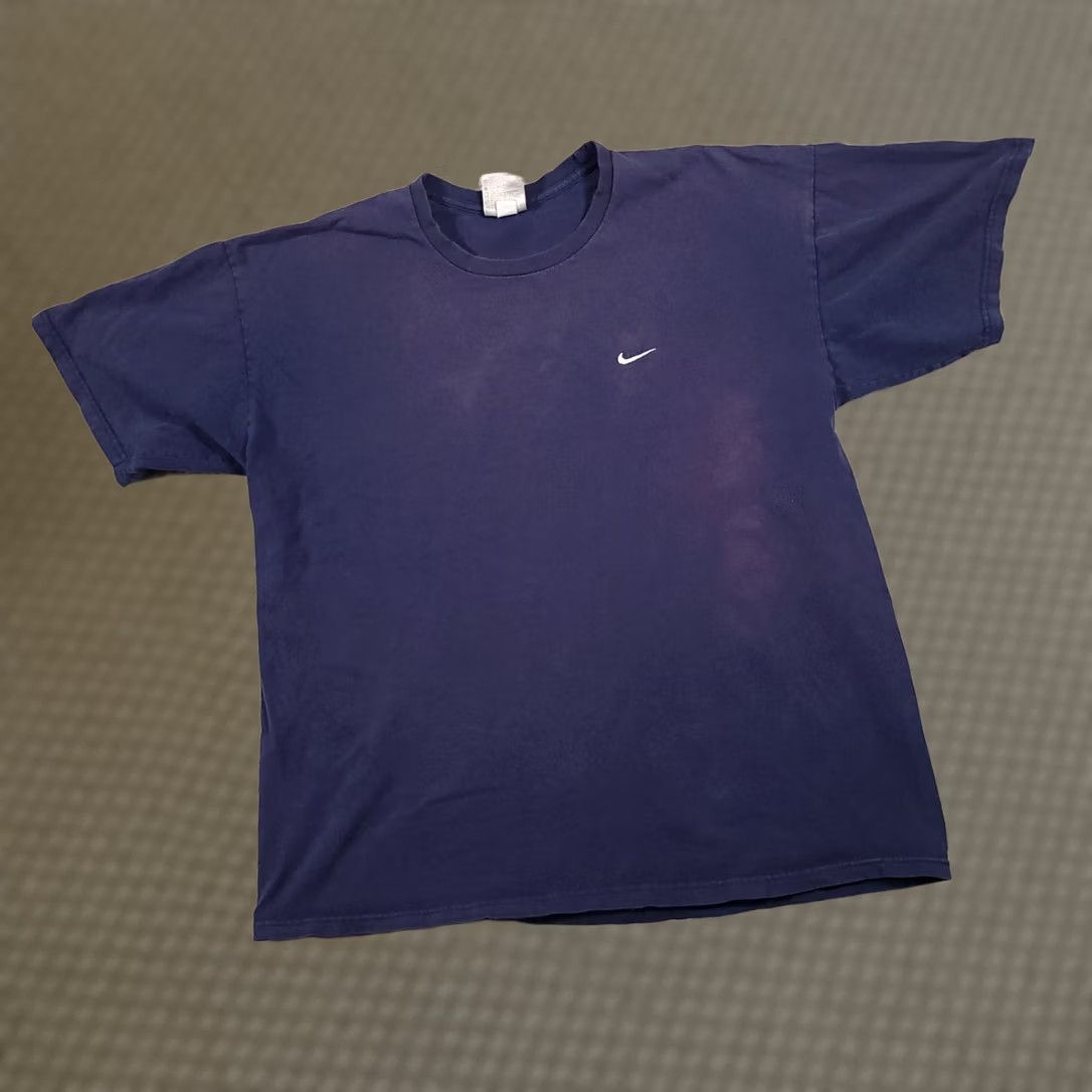 Nike VINTAGE Nike Shirt 90s Navy Essentials Embroidered Logo Mens Large Blue Cotton Knit Short Sleeve Crew Neck T-Shirt Size US L / EU 52-54 / 3 - 1 Thumbnail