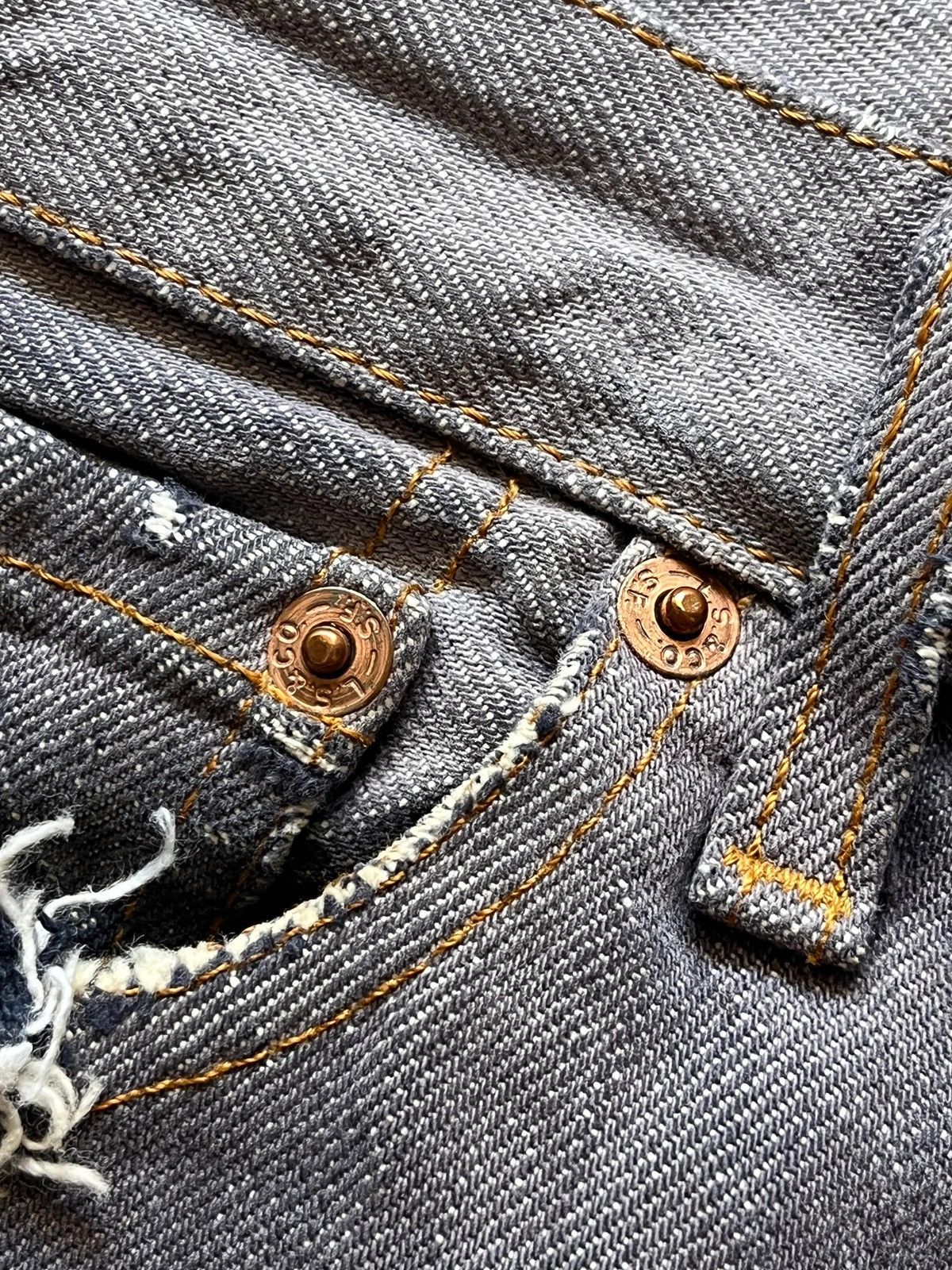 Levi's Levi’s 2004 Narural Distressed Grey Jeans Denim Rare Size US 30 / EU 46 - 5 Thumbnail