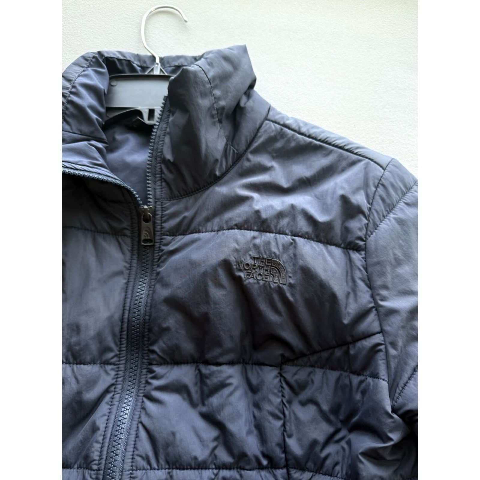 The North Face The North Face Coat Womens Medium Solid Charcoal Gray Puffer Outdoor Hike Climb Size M / US 6-8 / IT 42-44 - 5 Thumbnail