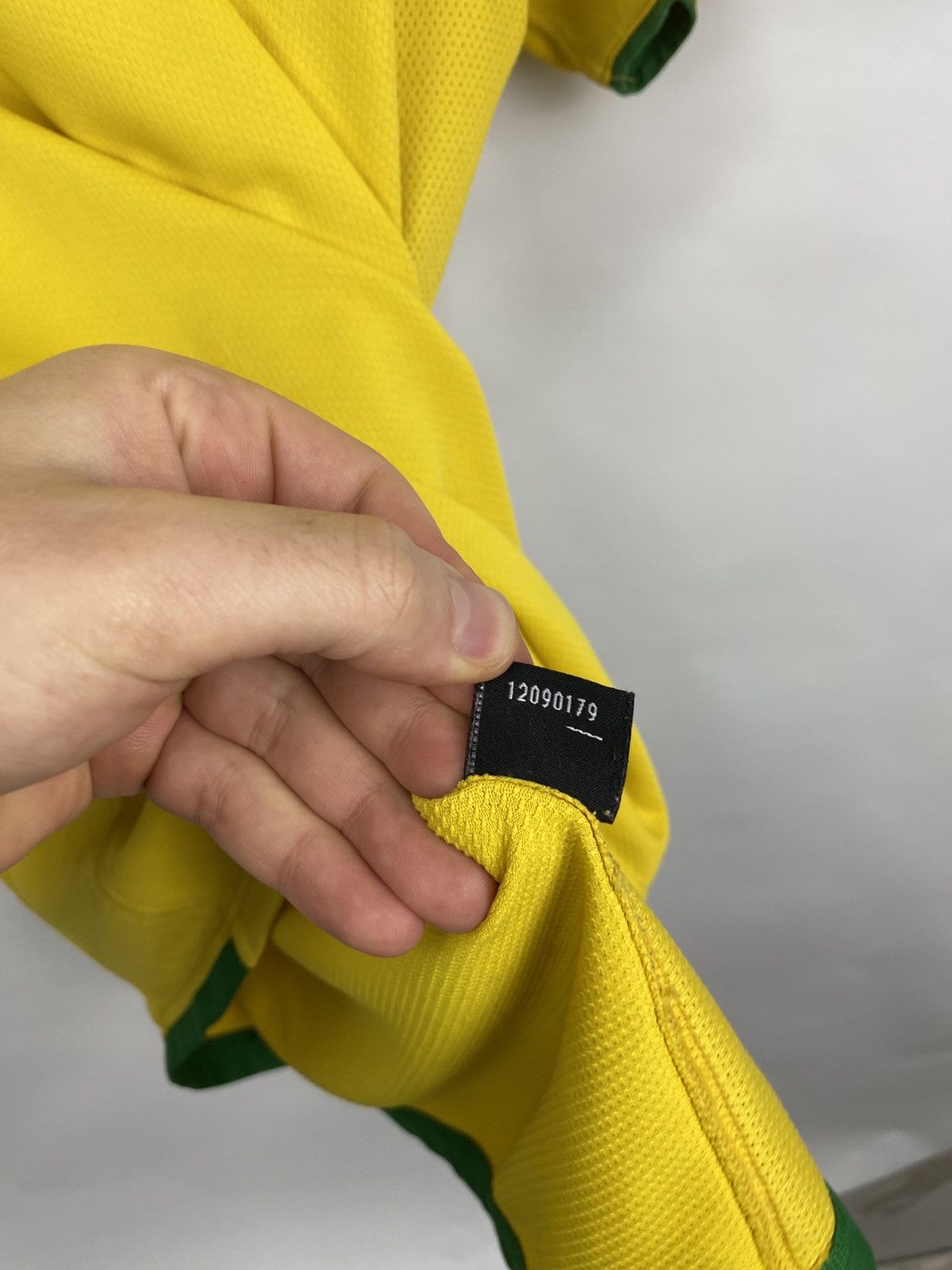 Nike 🇧🇷 Vintage 2006 Nike Brazil Soccer Jersey Rare Retro Hype Y2K Size US M / EU 48-50 / 2 - 8 Thumbnail