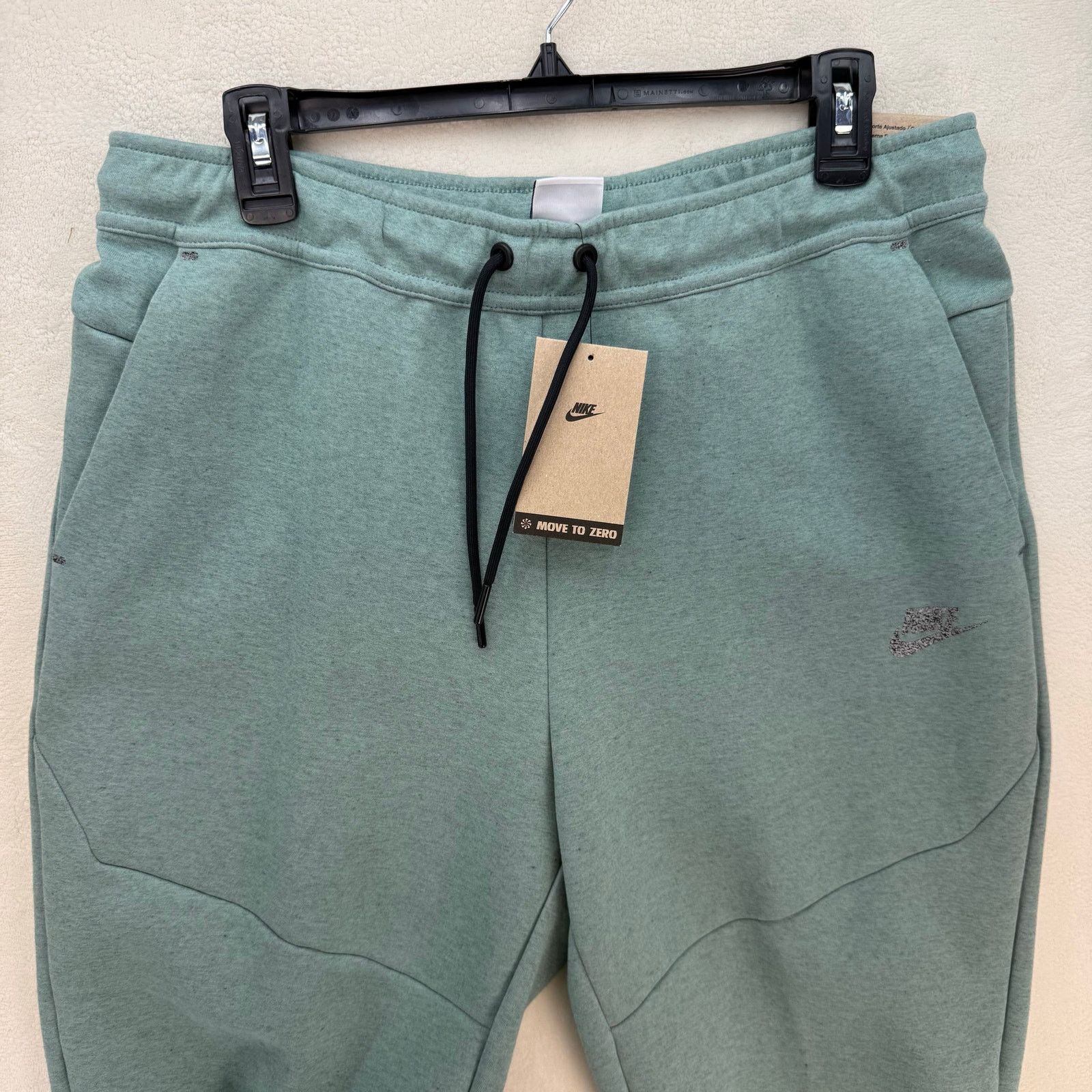 Nike NIKE SPORTSWEAR SZ L TECH FLEECE JOGGER DR9162-361 GREEN Size US 36 / EU 52 - 2 Thumbnail
