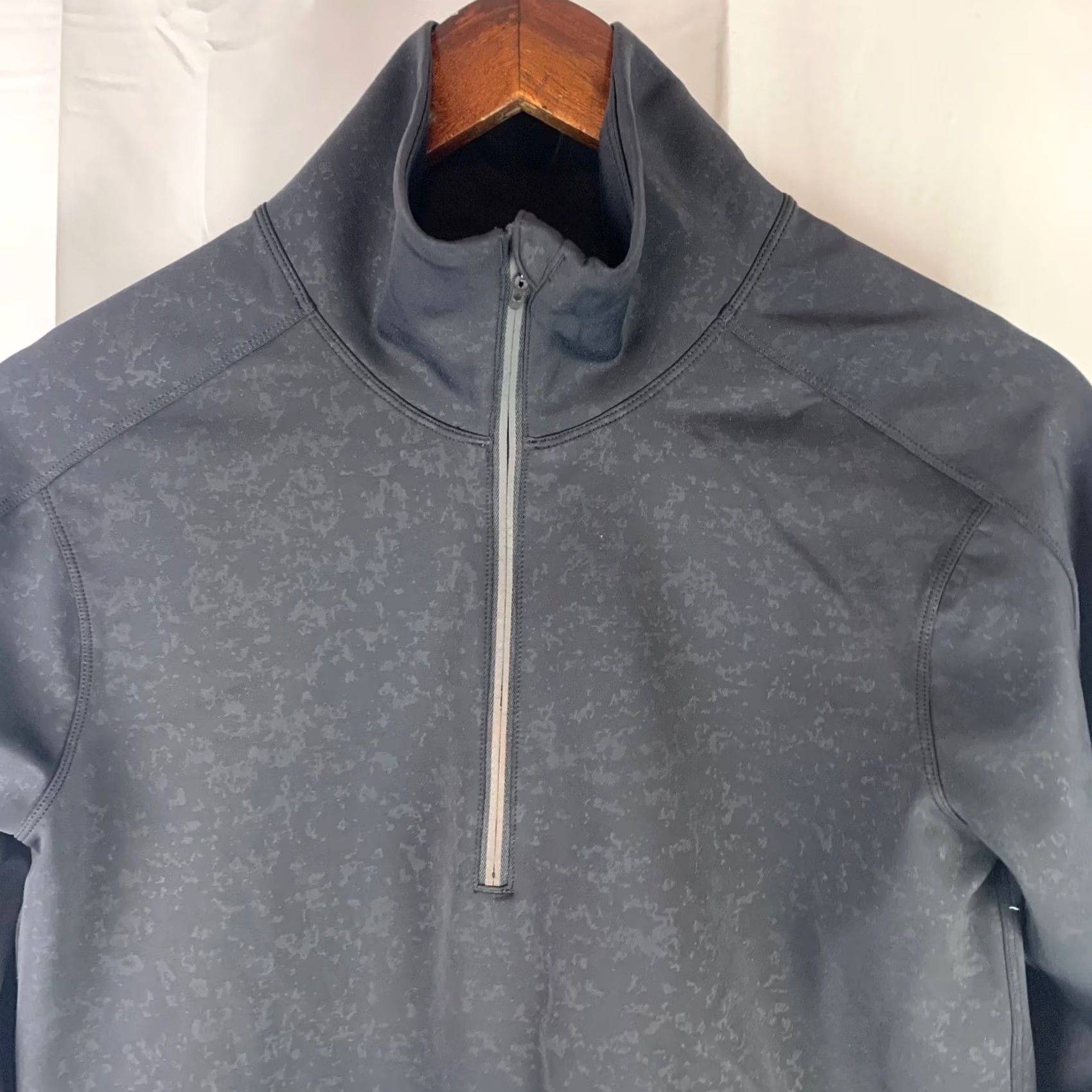 Lululemon Lululemon Basic Jacket Womens S Black Half Zip Pullover Women Tonal Camo Thumbholes Activewear Size S / US 4 / IT 40 - 2 Thumbnail