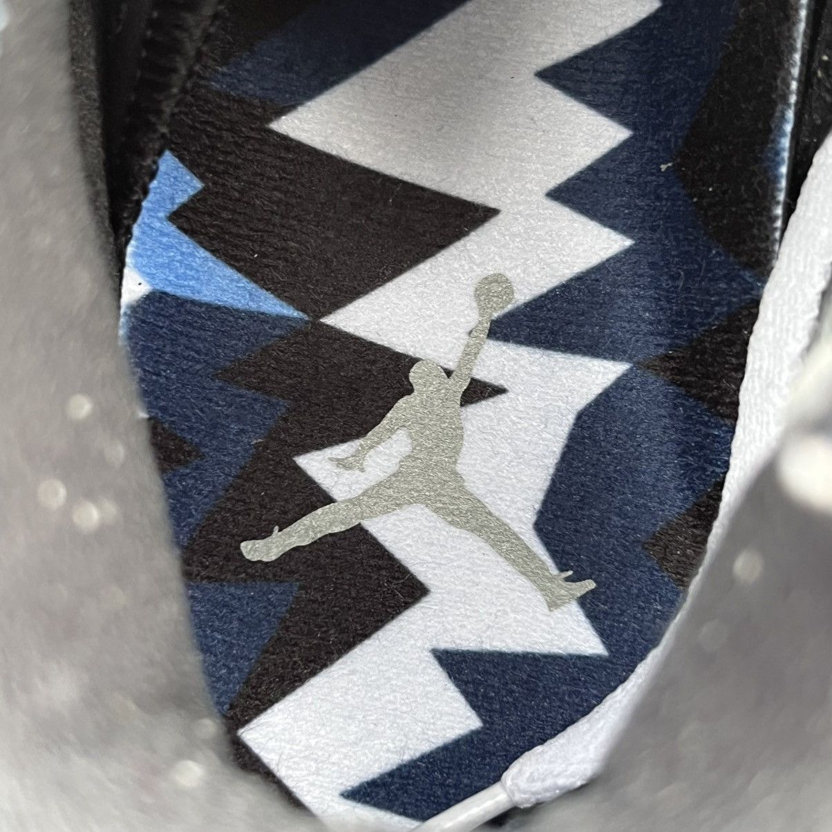 Nike Nike air Jordan 6 UNC size 9.5 Men Size US 9.5 / EU 42-43 - 8 Thumbnail