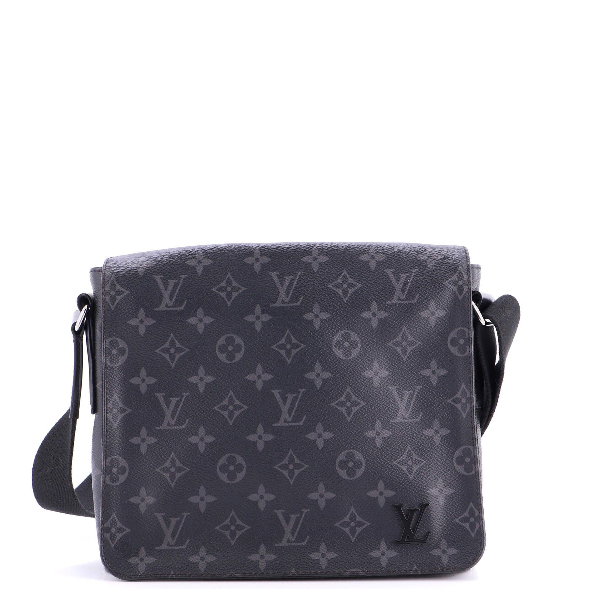 Louis Vuitton District Messenger Bag Size ONE SIZE - 1 Thumbnail