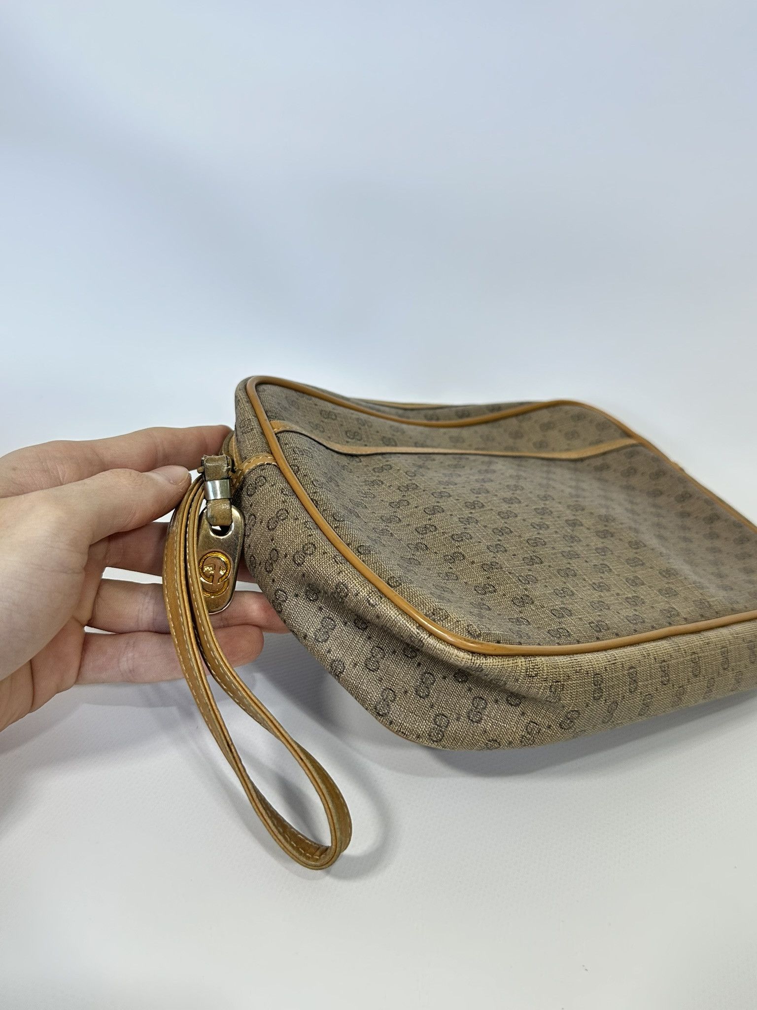 Gucci Gucci Clutch Bag Pouch Vintage GG Monogram Beige Size ONE SIZE - 3 Thumbnail