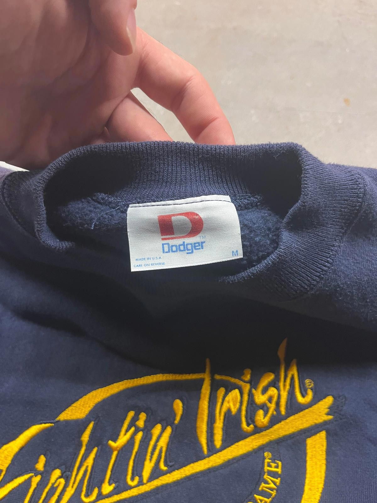 Artful Dodger VIntage 90s Dodger Notre Dame Fightin' Irish Crewneck Size US M / EU 48-50 / 2 - 4 Thumbnail