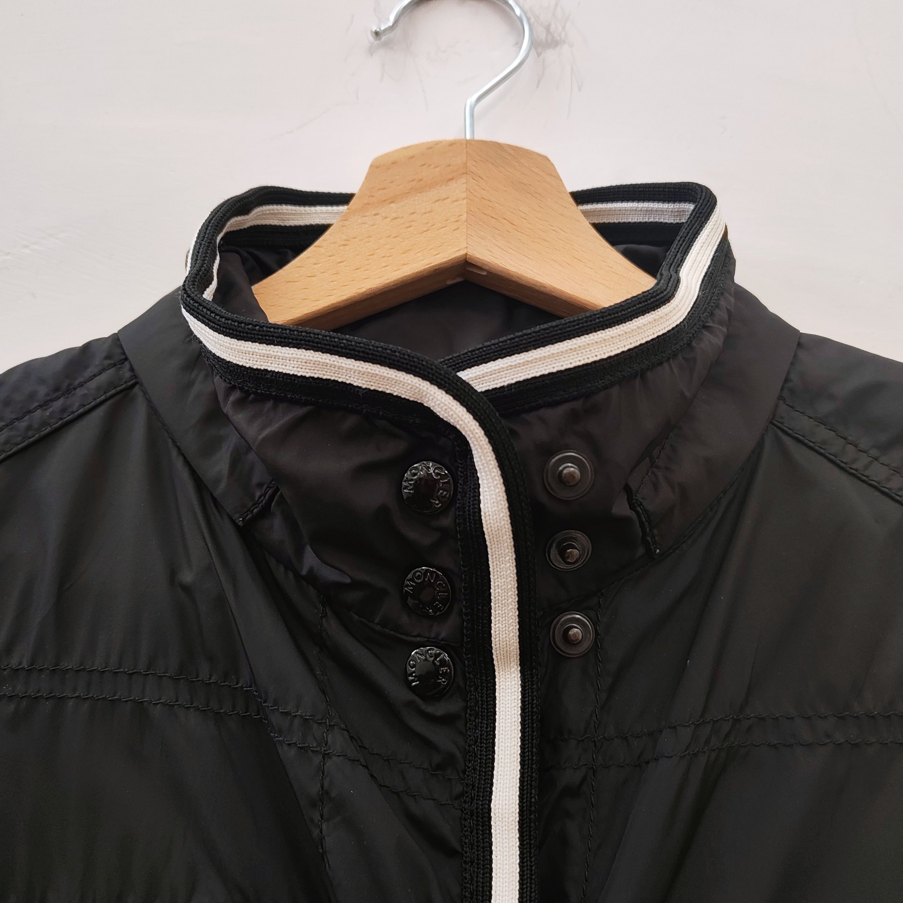 Moncler Moncler vintage women lightweight windbreaker jacket black M Size S / US 4 / IT 40 - 2 Thumbnail
