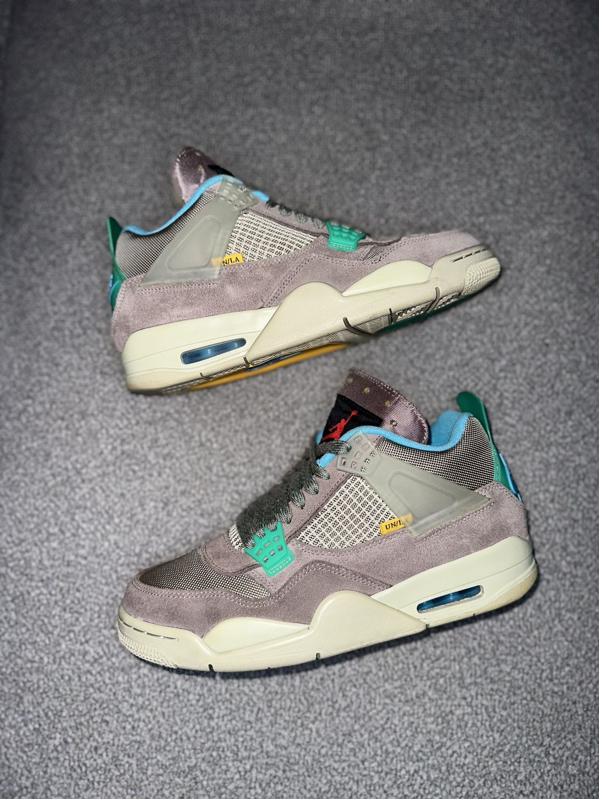 AIR JORDAN 4 