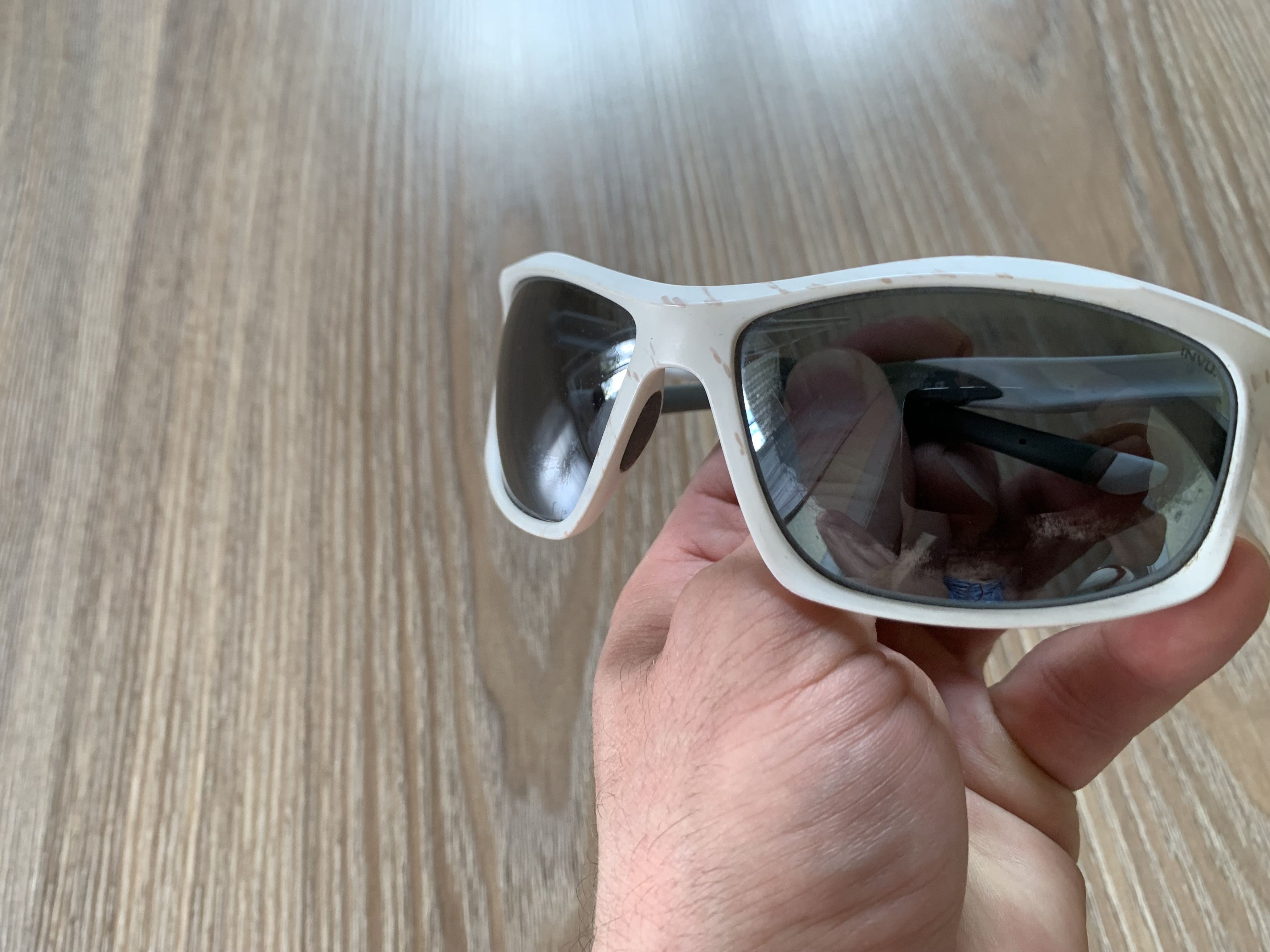 Designer Invu White Polarized Sunglasses Size ONE SIZE - 7 Thumbnail