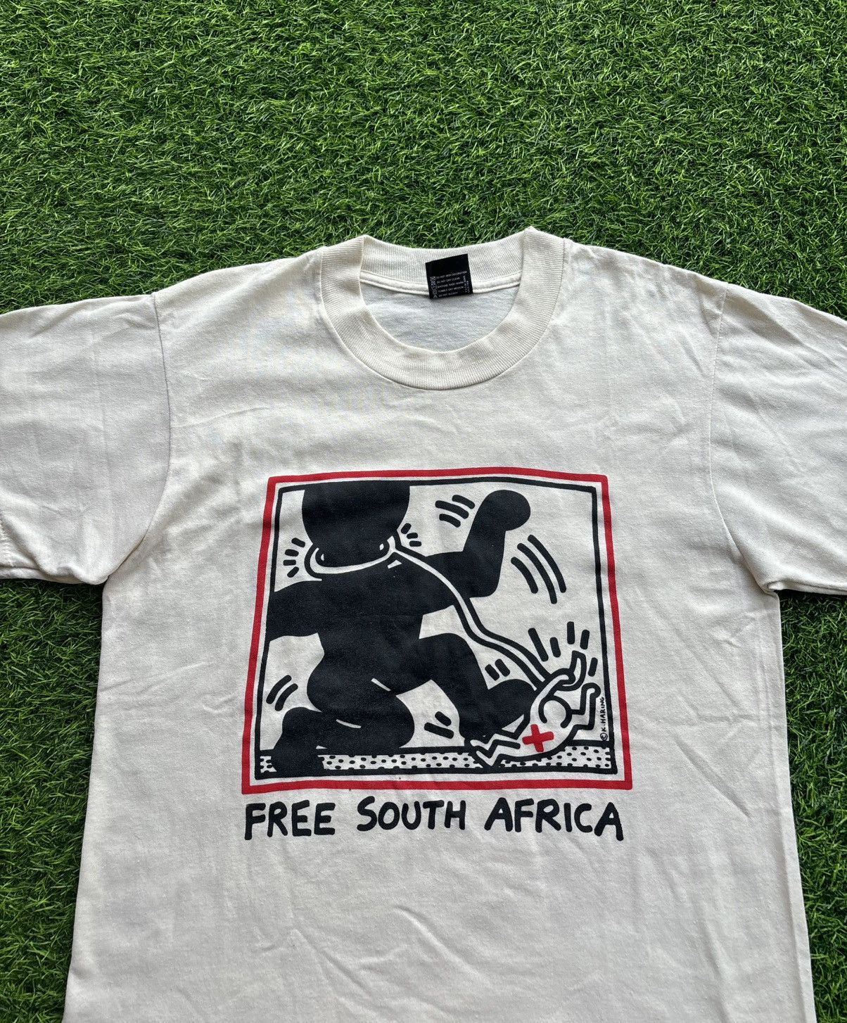 Keith Haring Vintage 80's Keith Haring Free South Africa Tshirt Size US M / EU 48-50 / 2 - 2 Thumbnail