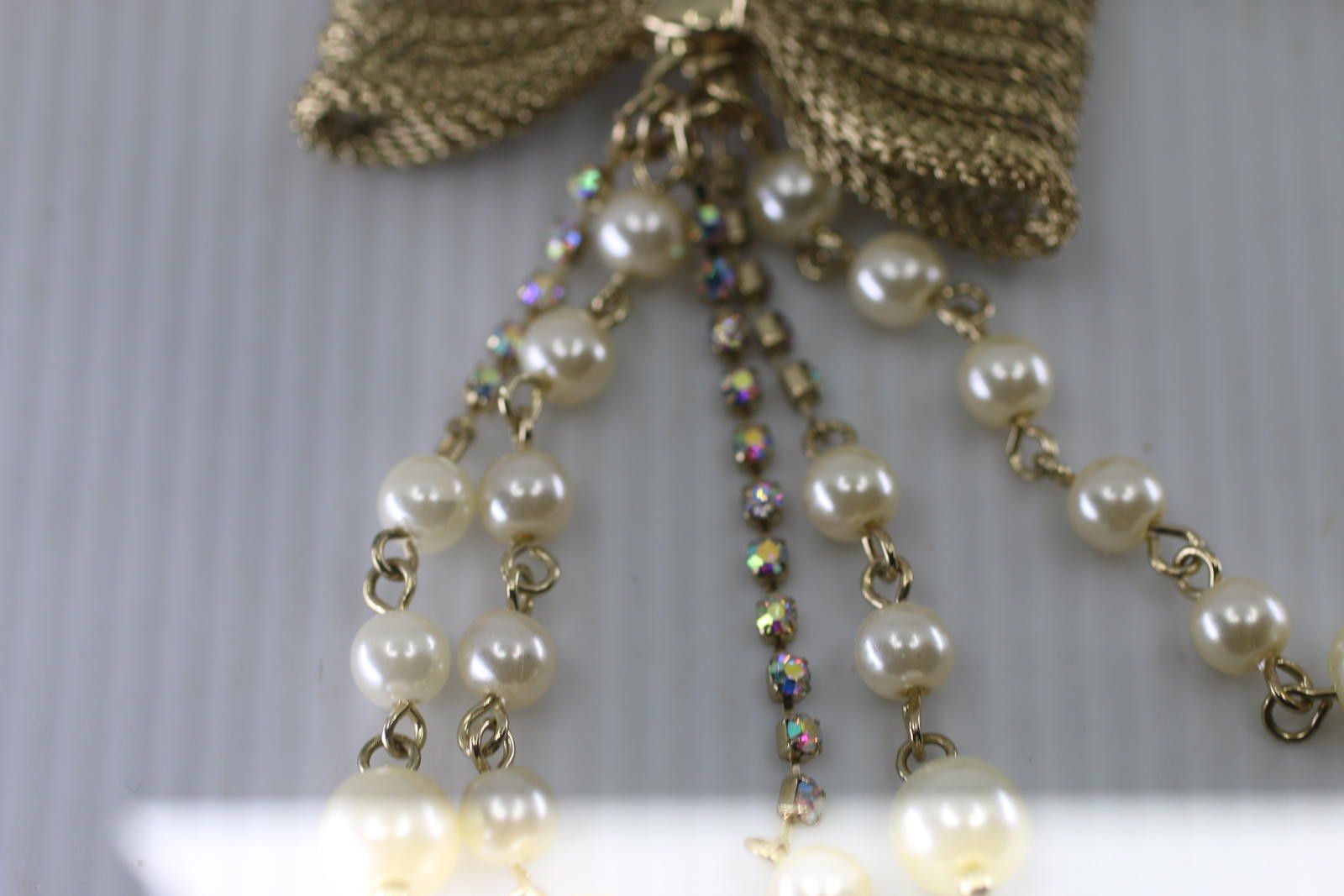The Unbranded Brand Vtg Gold Tone Bow Necklace & Earrings Set Pearl Rhinestone Size ONE SIZE - 3 Thumbnail